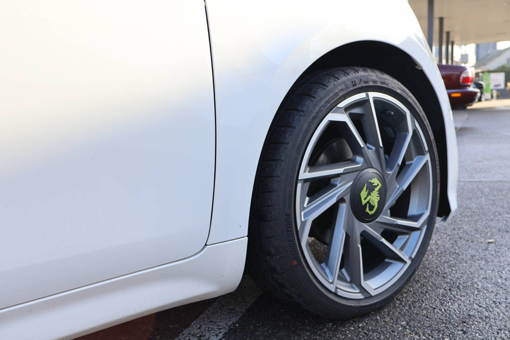 listing desktop thumbnail image 8