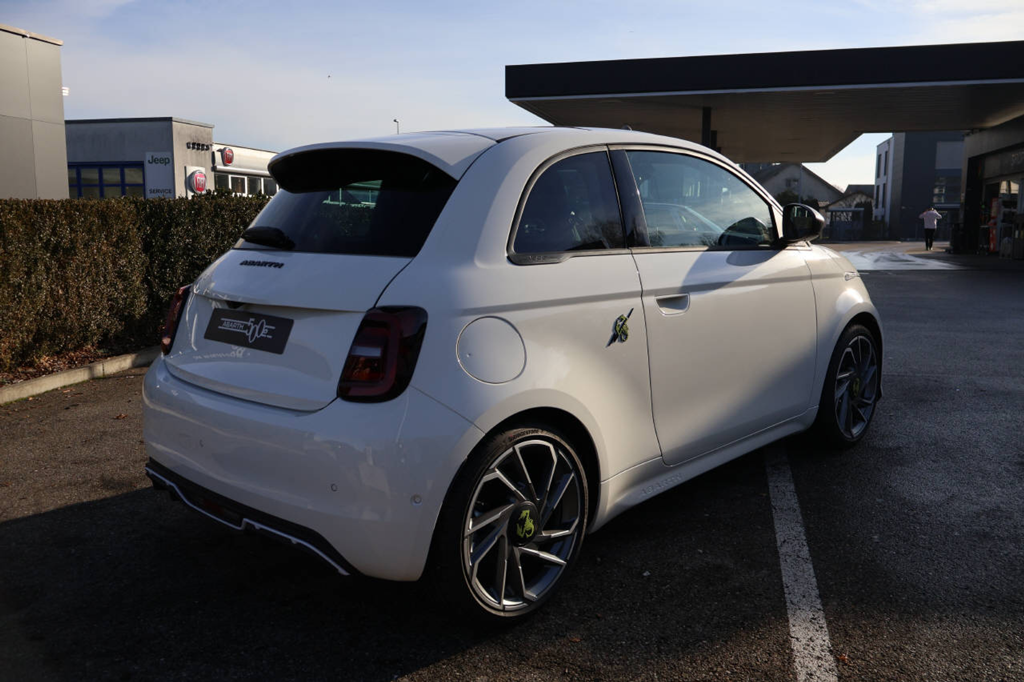 listing desktop thumbnail image 2