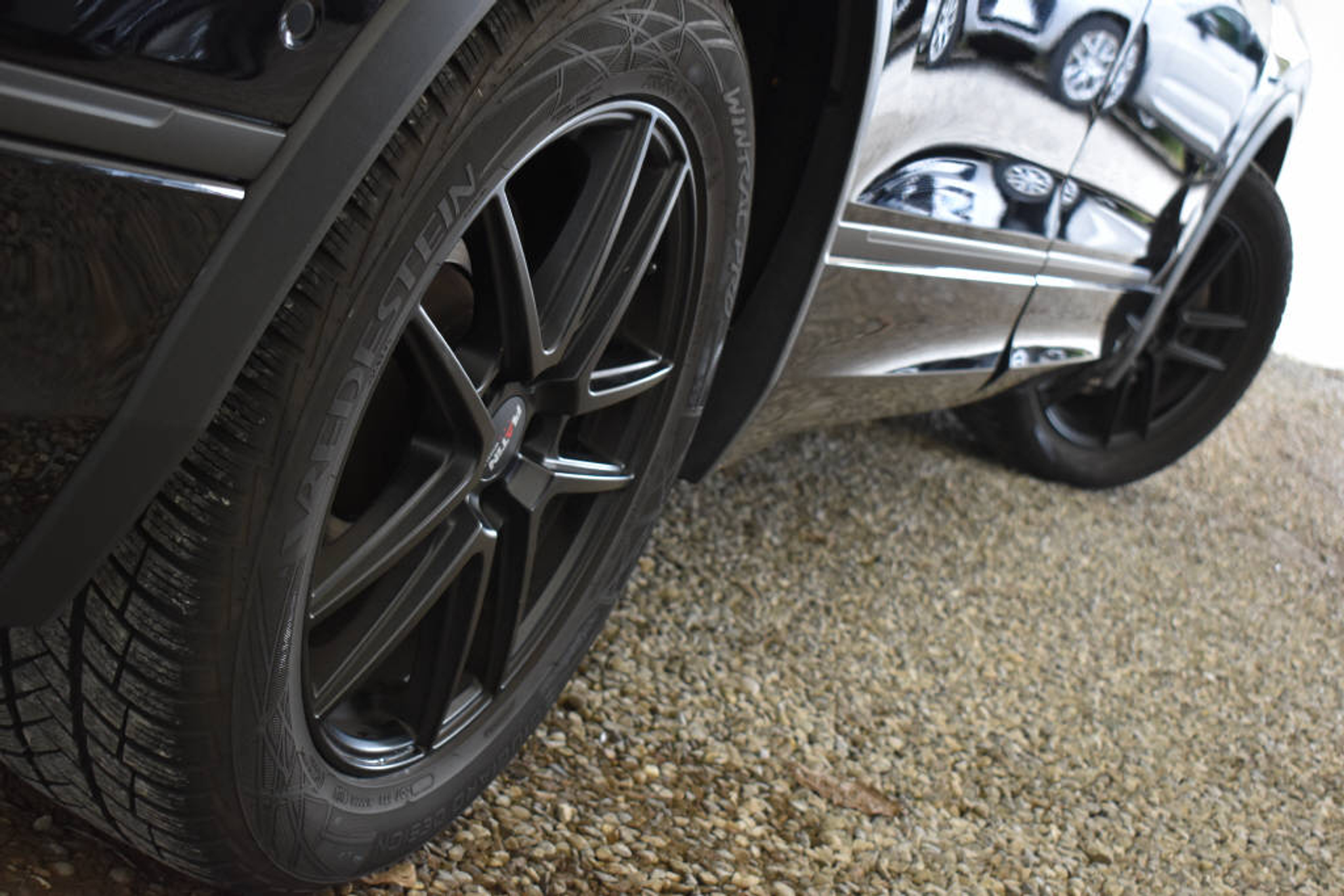 listing desktop thumbnail image 4