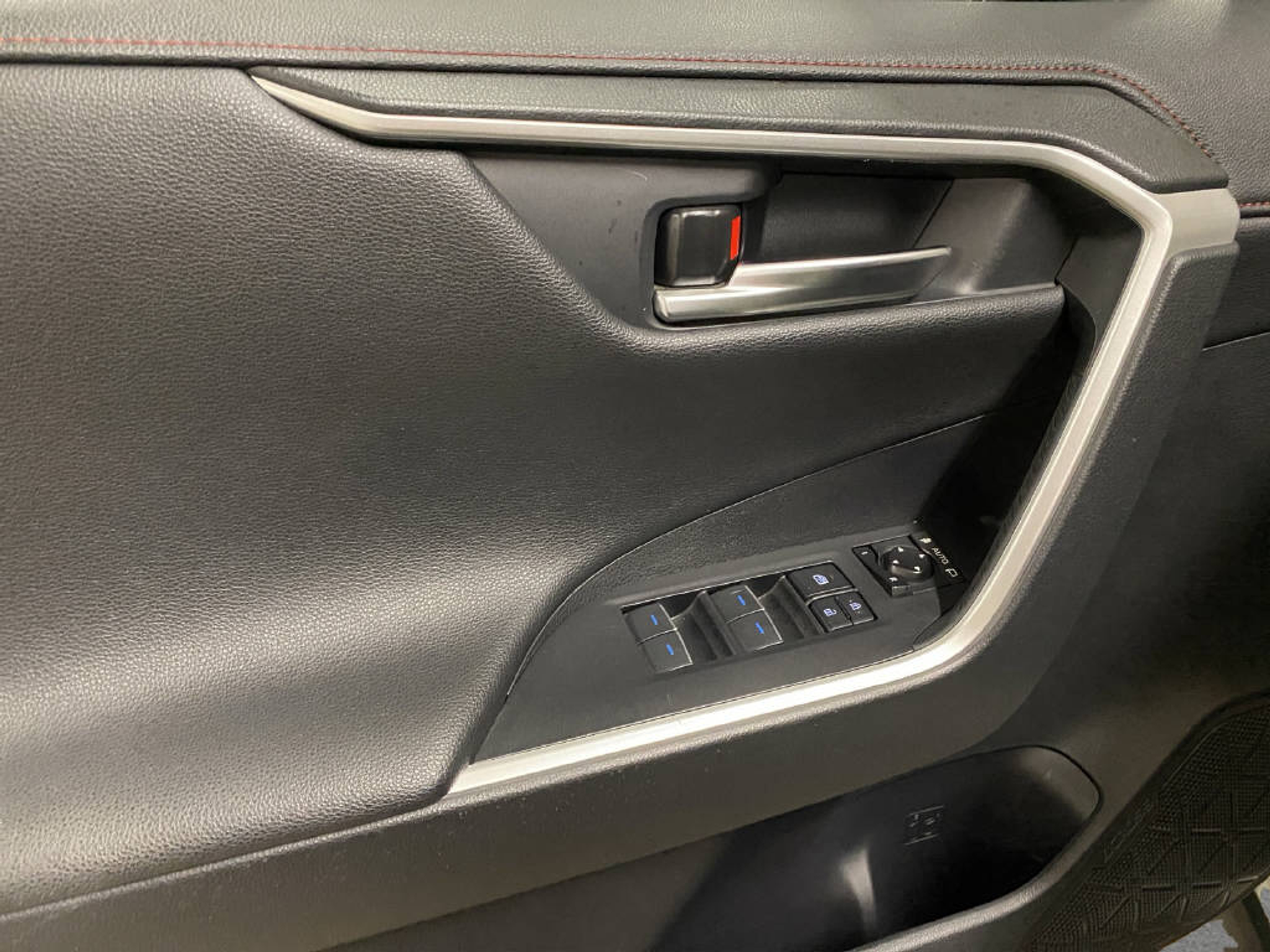 listing desktop thumbnail image 11