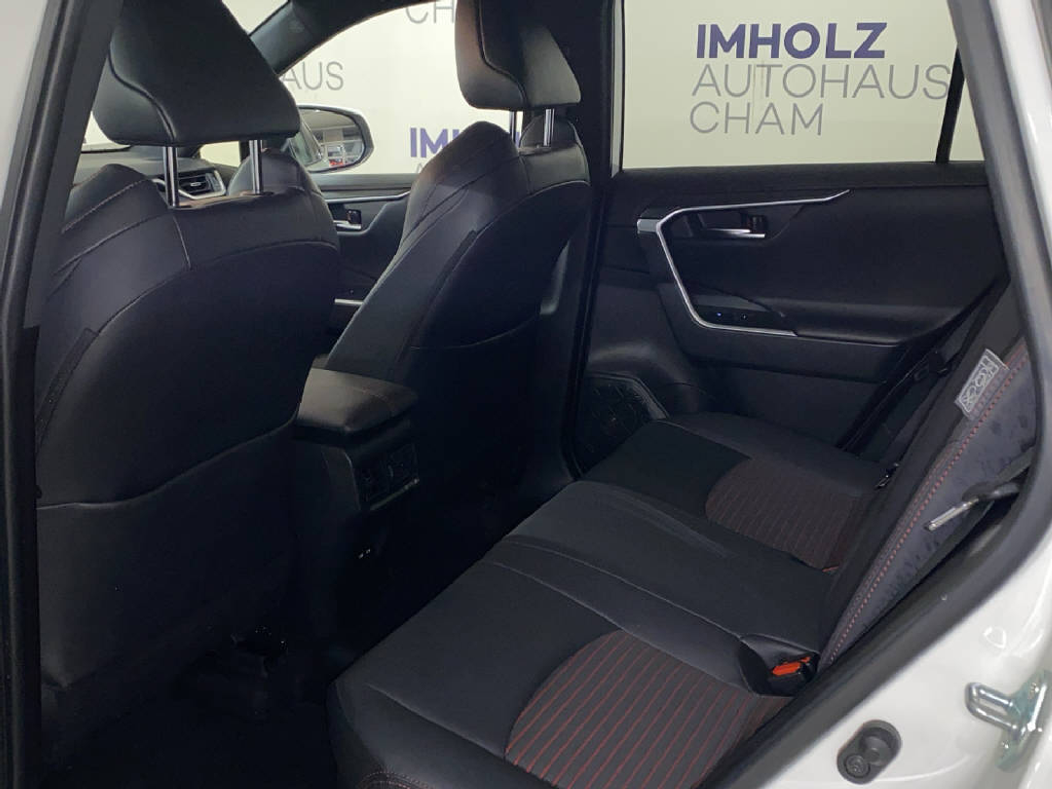 listing desktop thumbnail image 15