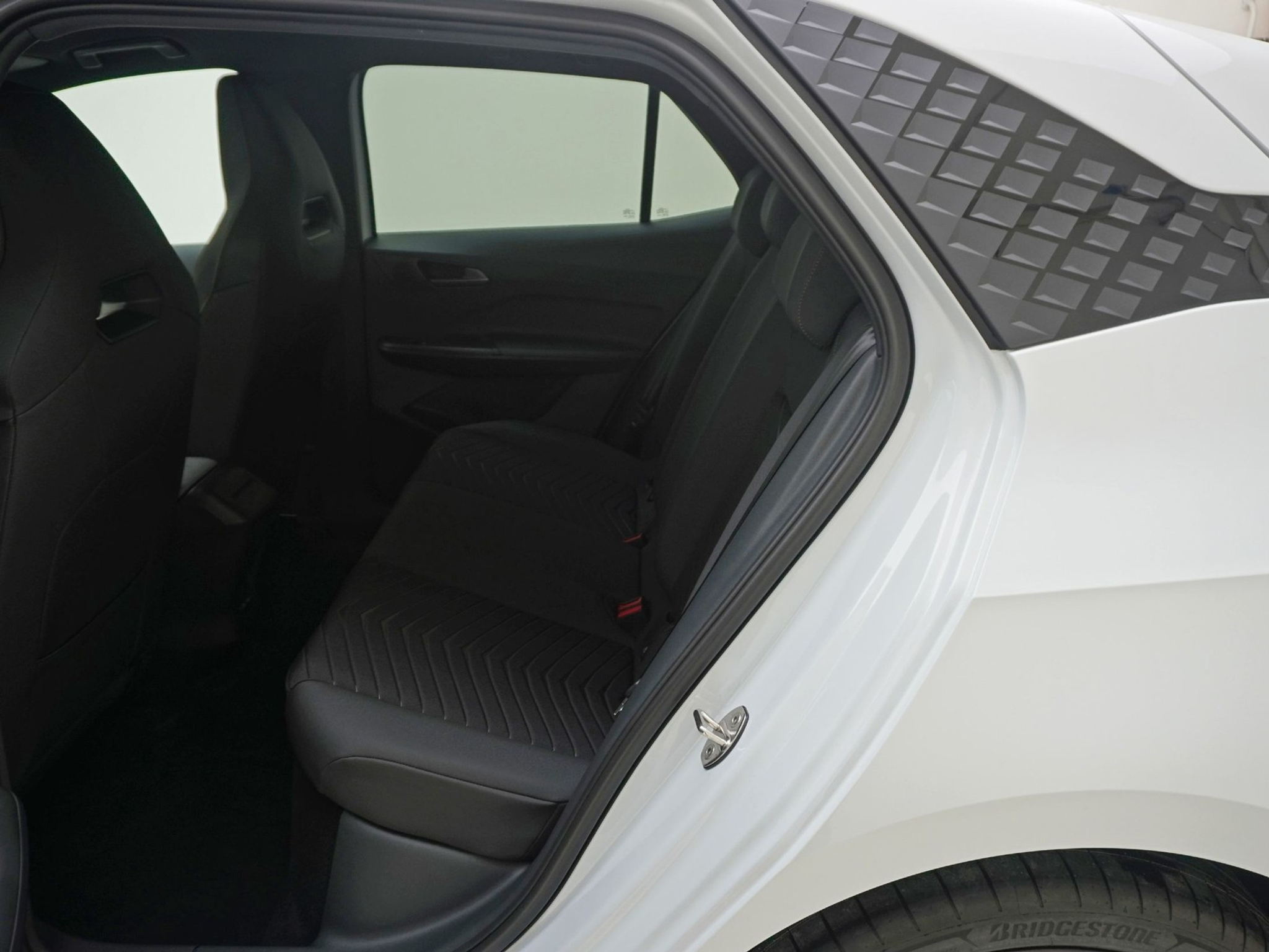 listing desktop thumbnail image 12