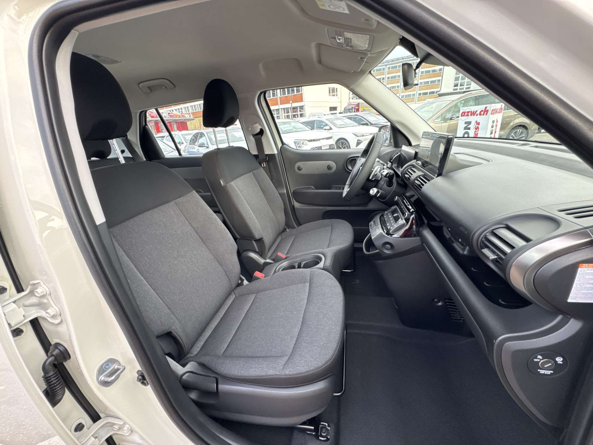 listing desktop thumbnail image 11