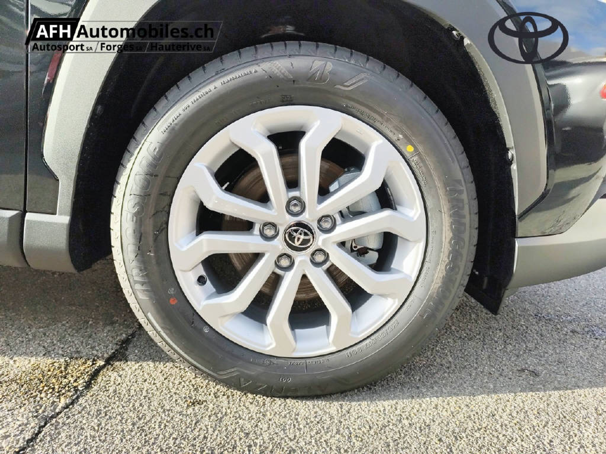 listing desktop thumbnail image 16