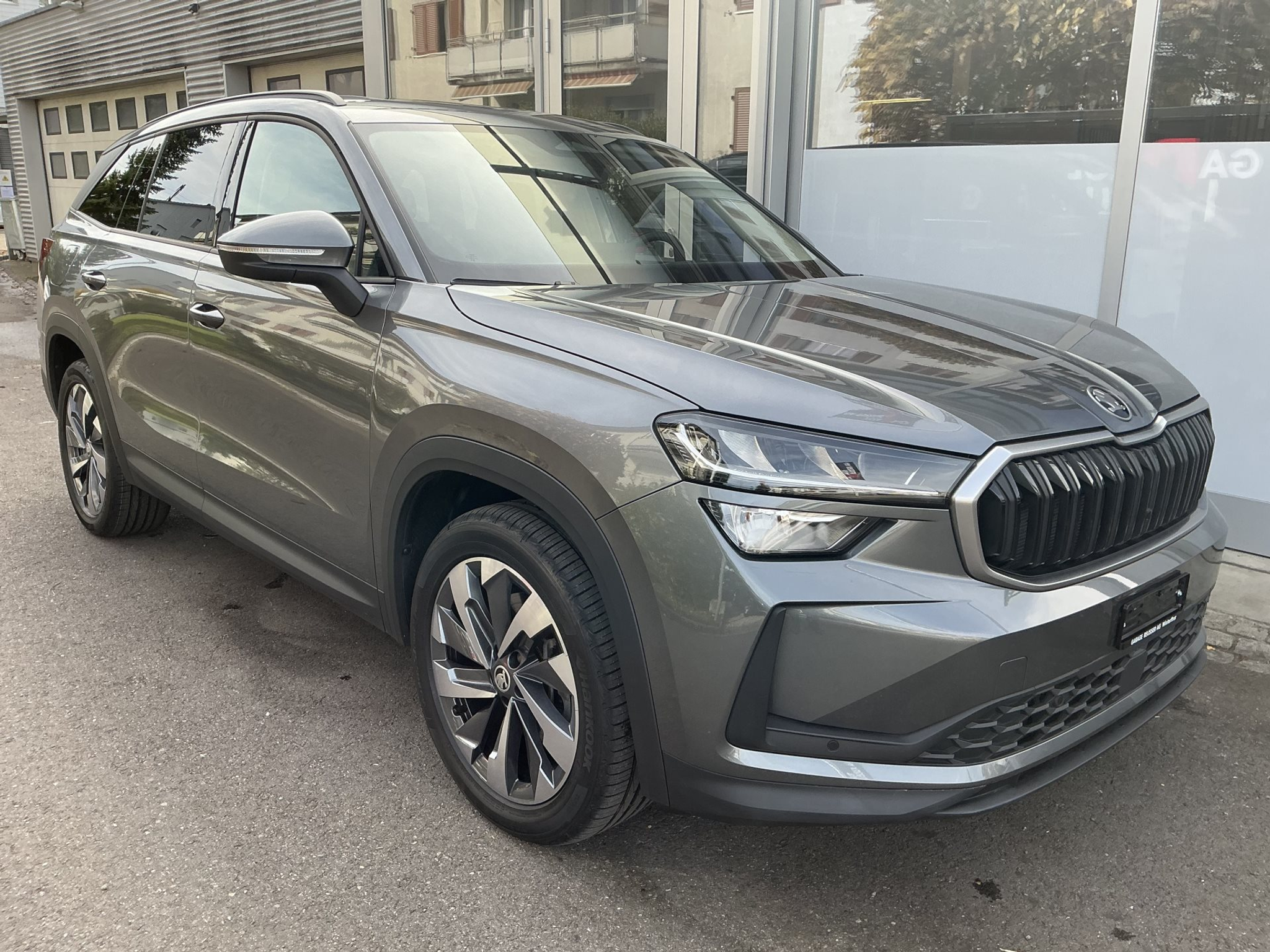 listing desktop thumbnail image 2