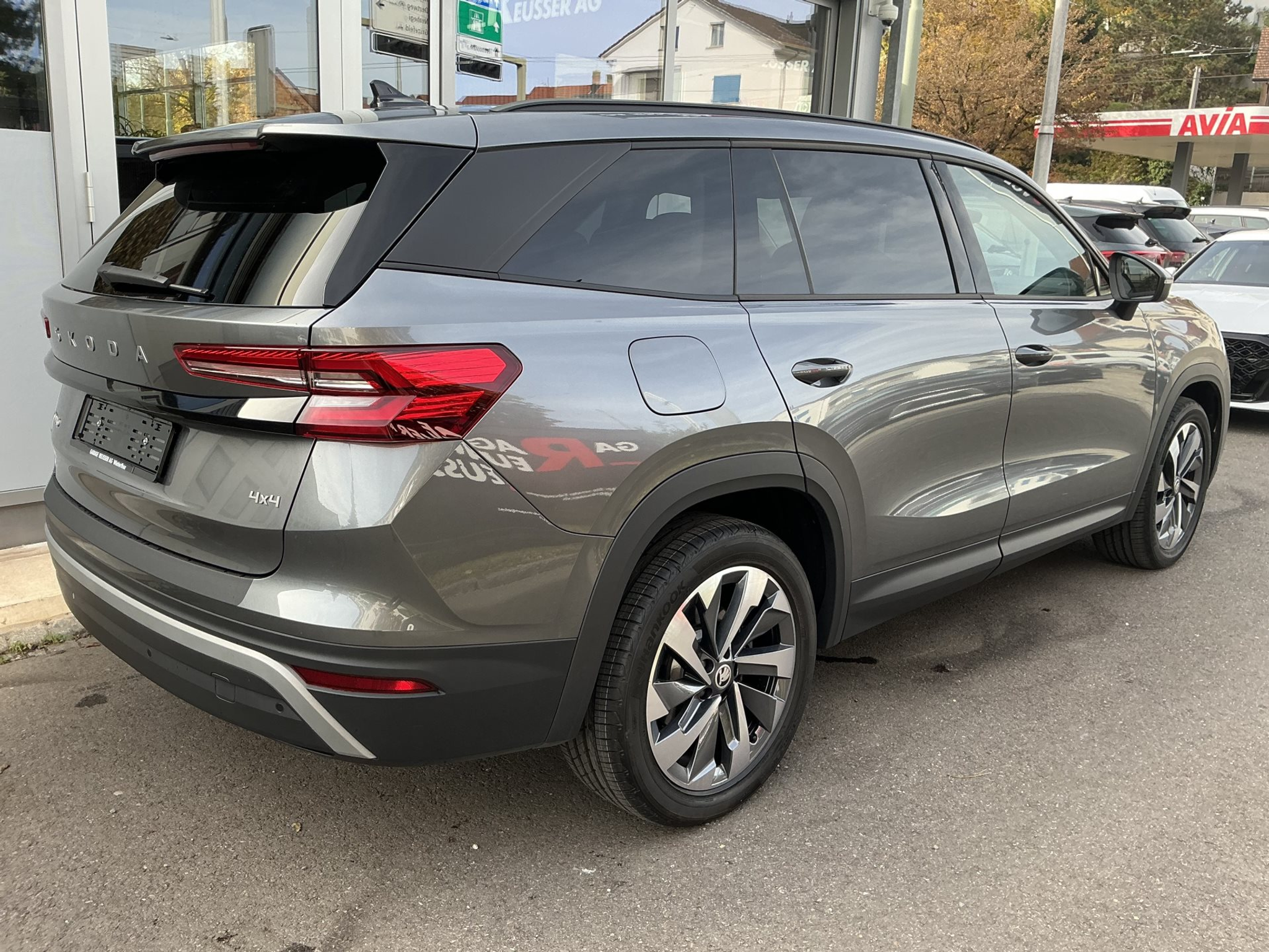 listing desktop thumbnail image 3