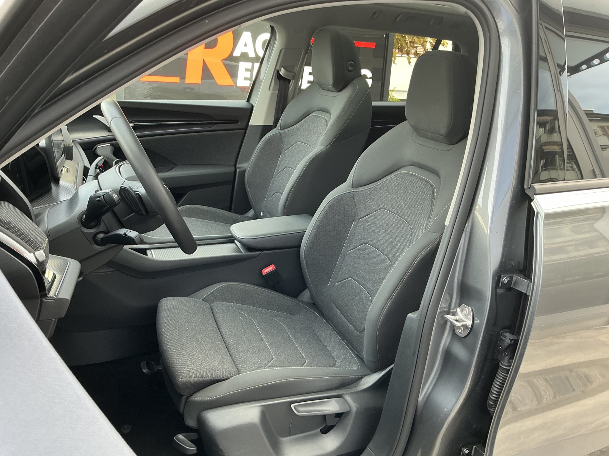 listing desktop thumbnail image 7