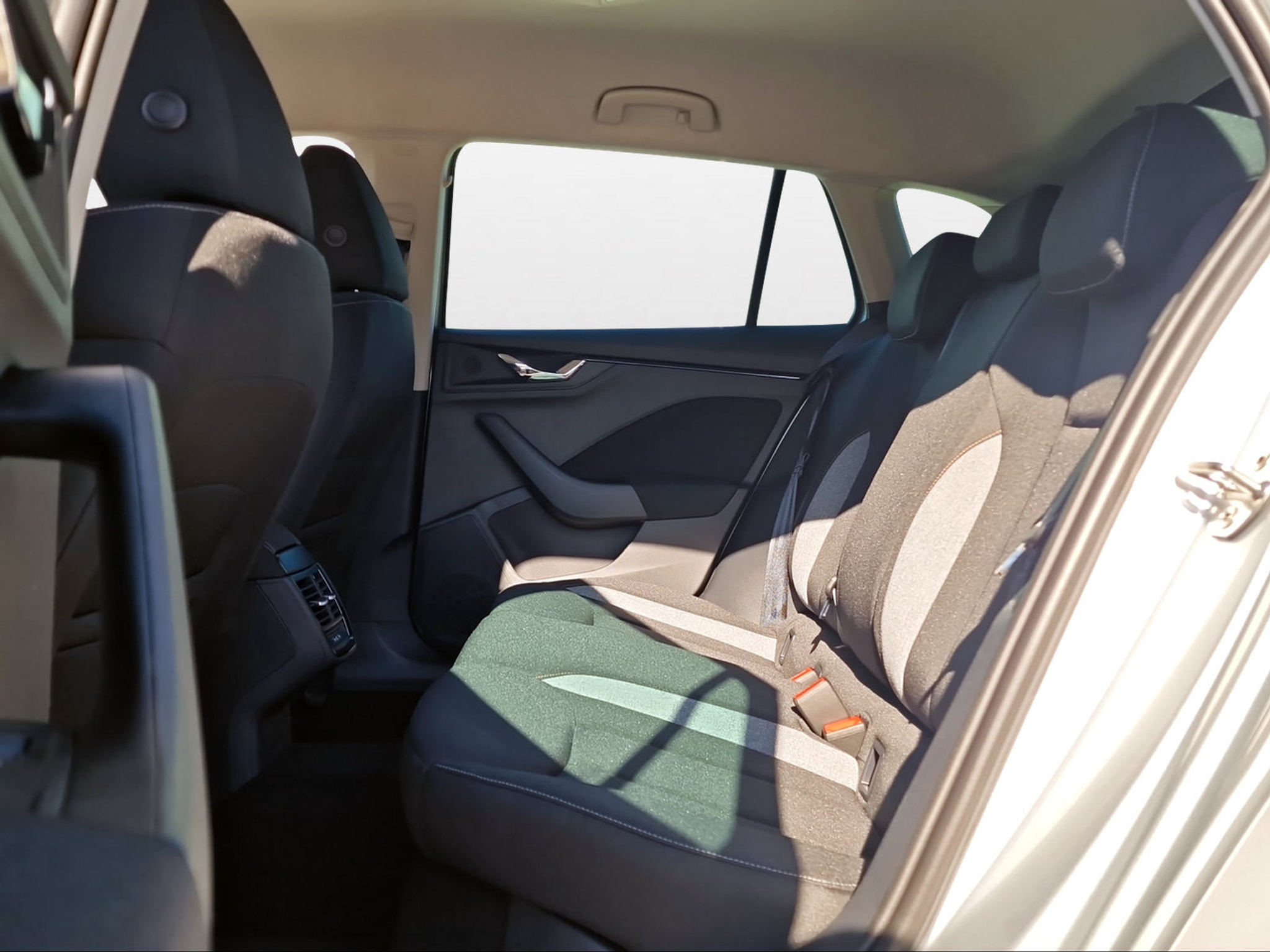 listing desktop thumbnail image 10