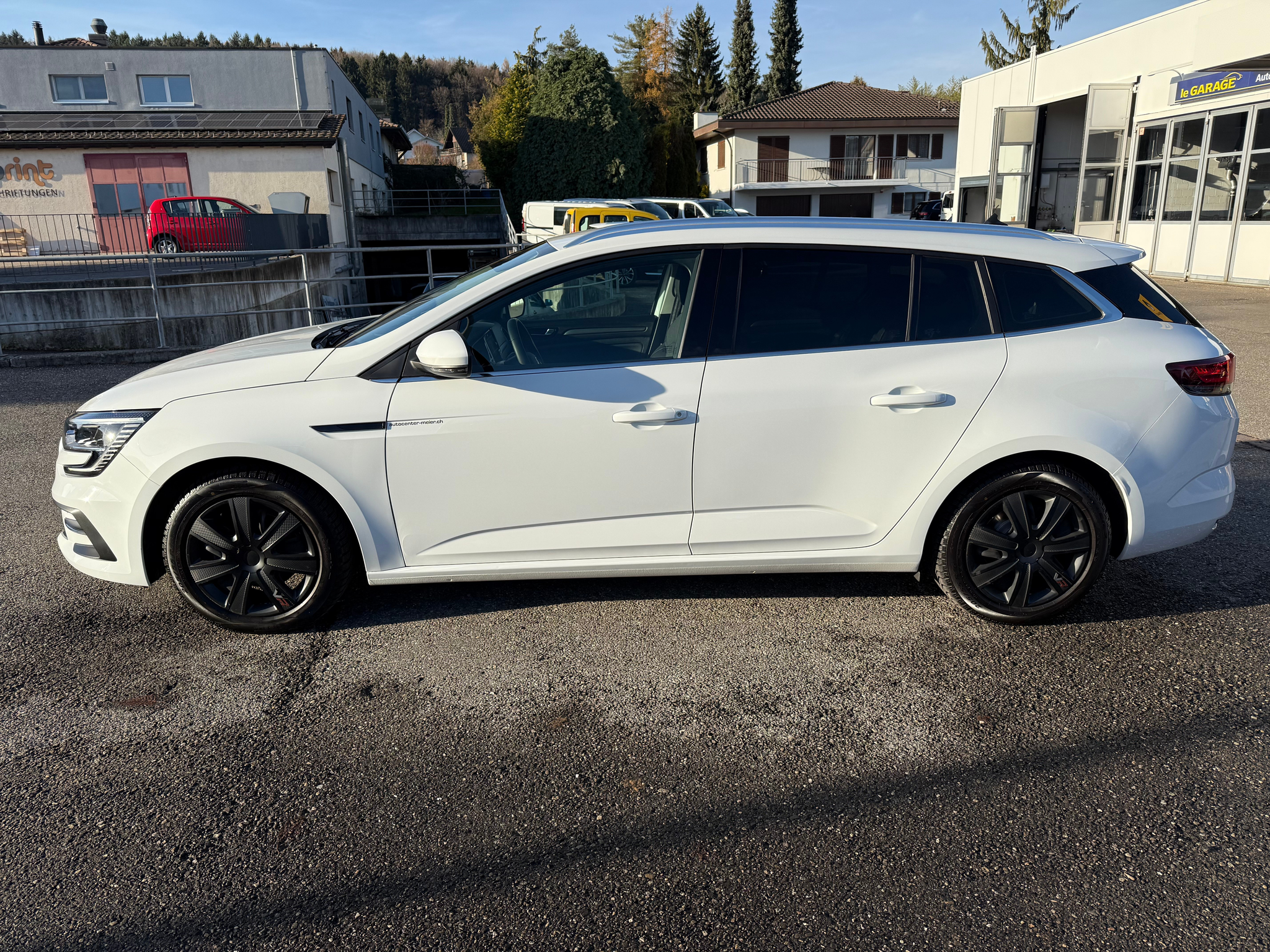 listing desktop thumbnail image 2