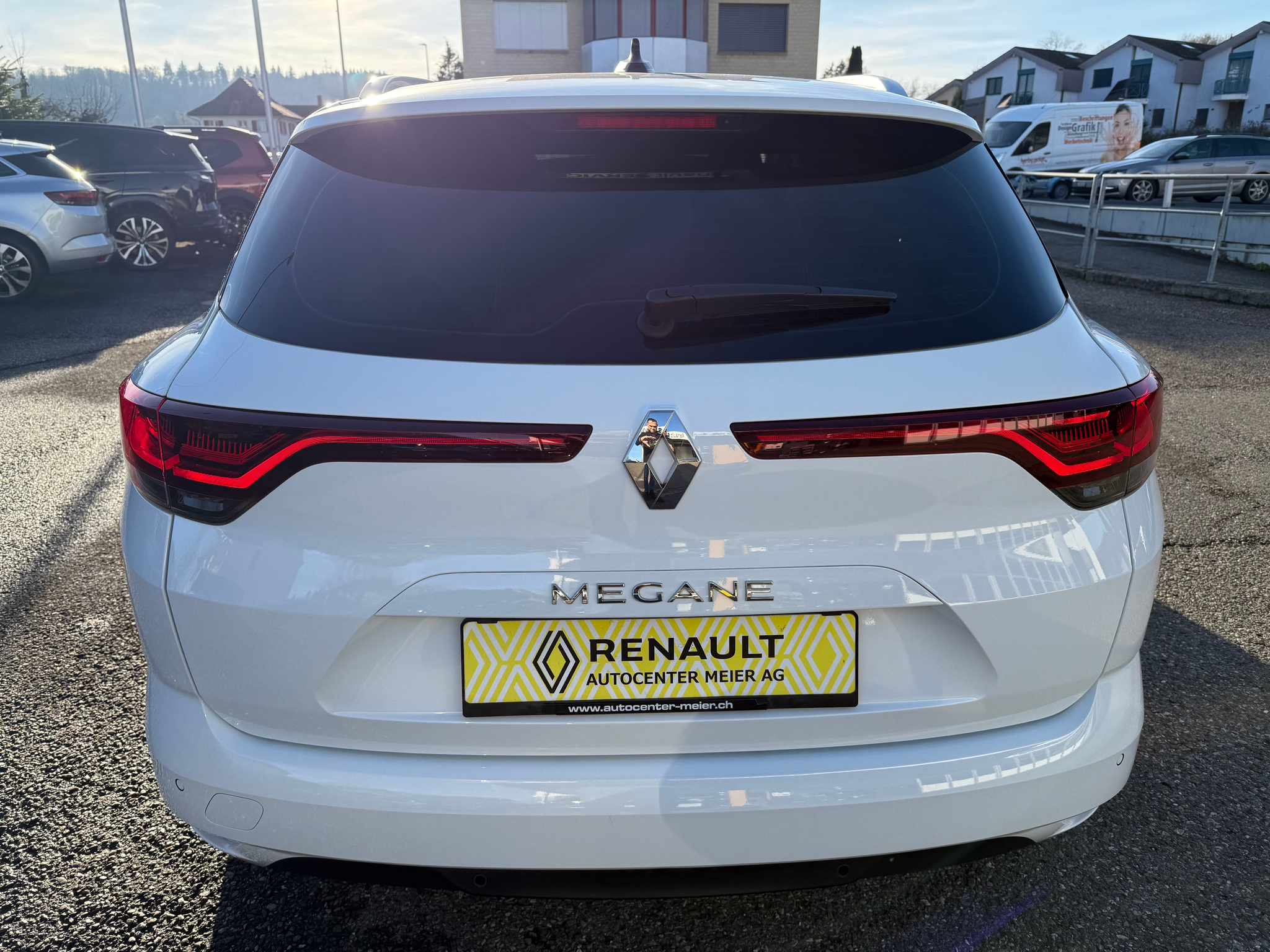 listing desktop thumbnail image 4