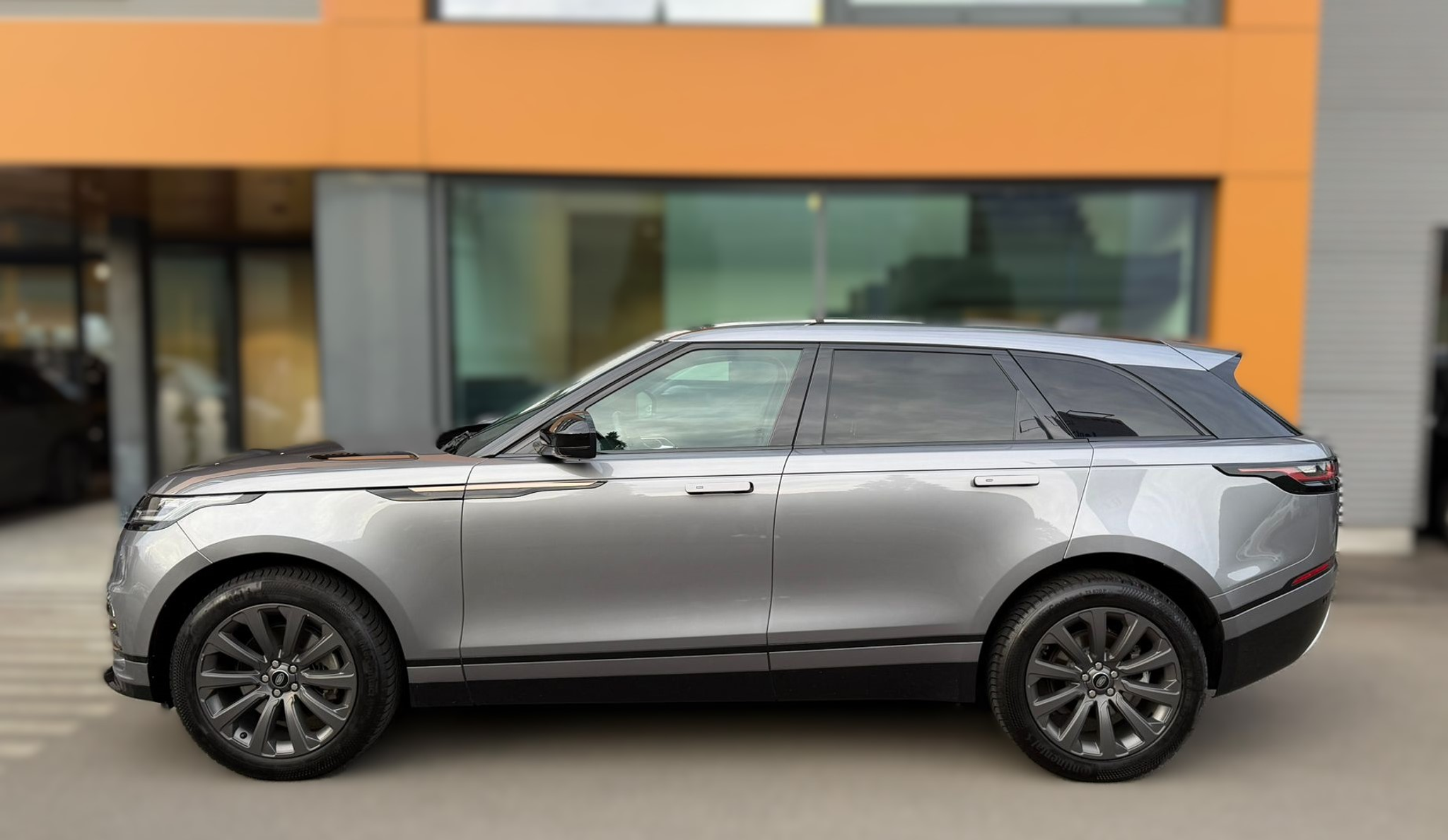 listing desktop thumbnail image 2