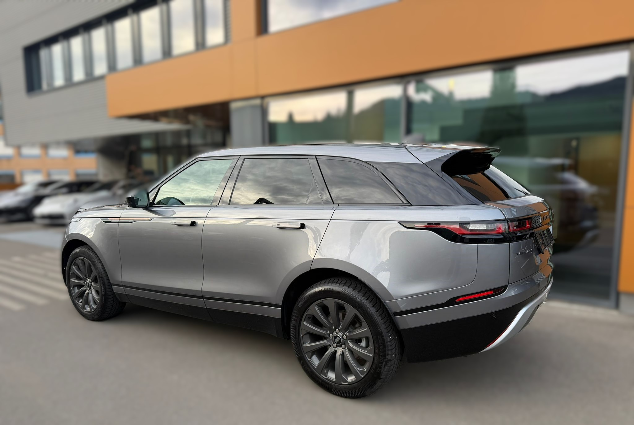 listing desktop thumbnail image 3