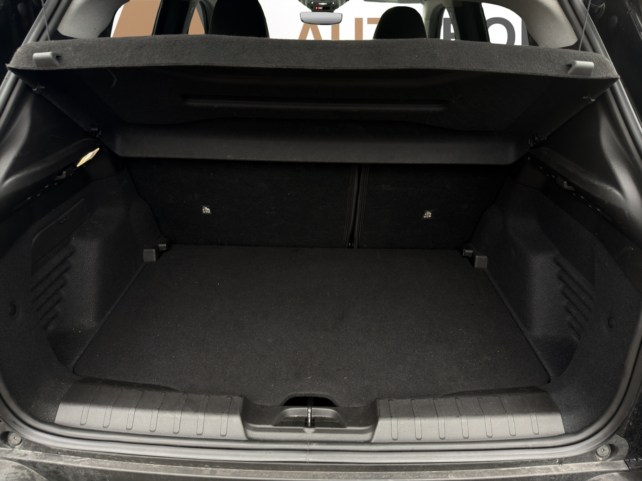 listing desktop thumbnail image 17