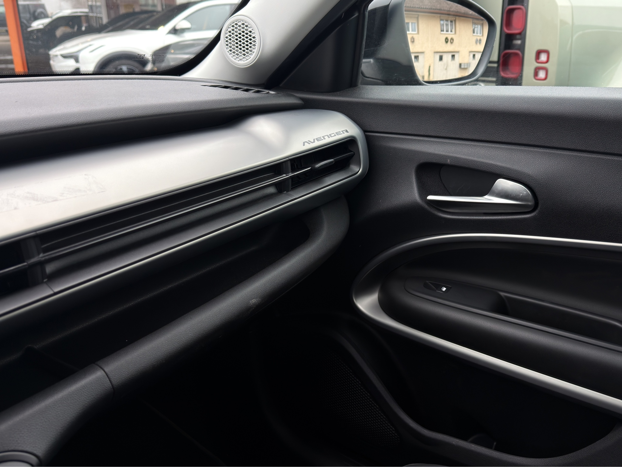 listing desktop thumbnail image 25