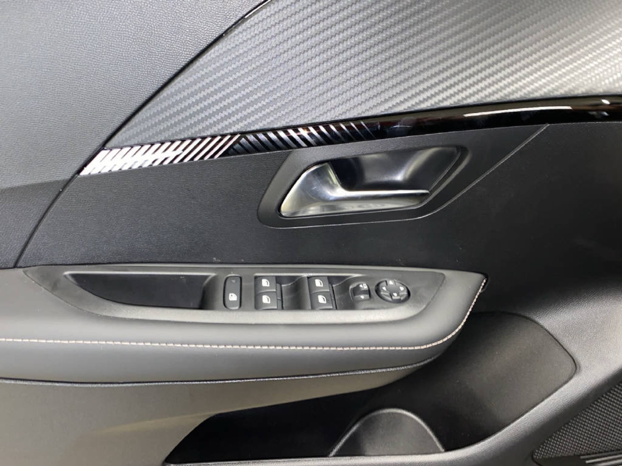 listing desktop thumbnail image 11