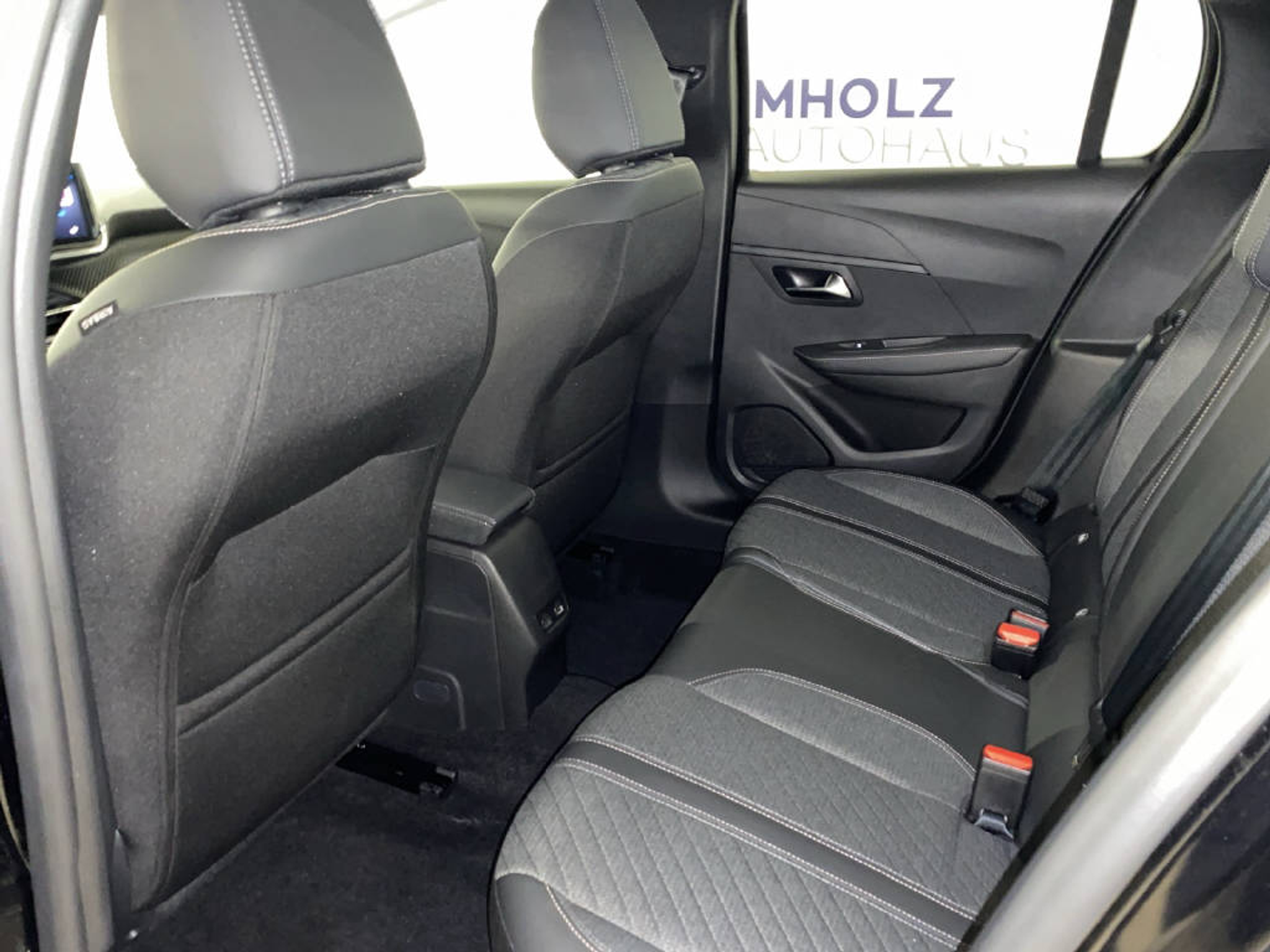 listing desktop thumbnail image 16