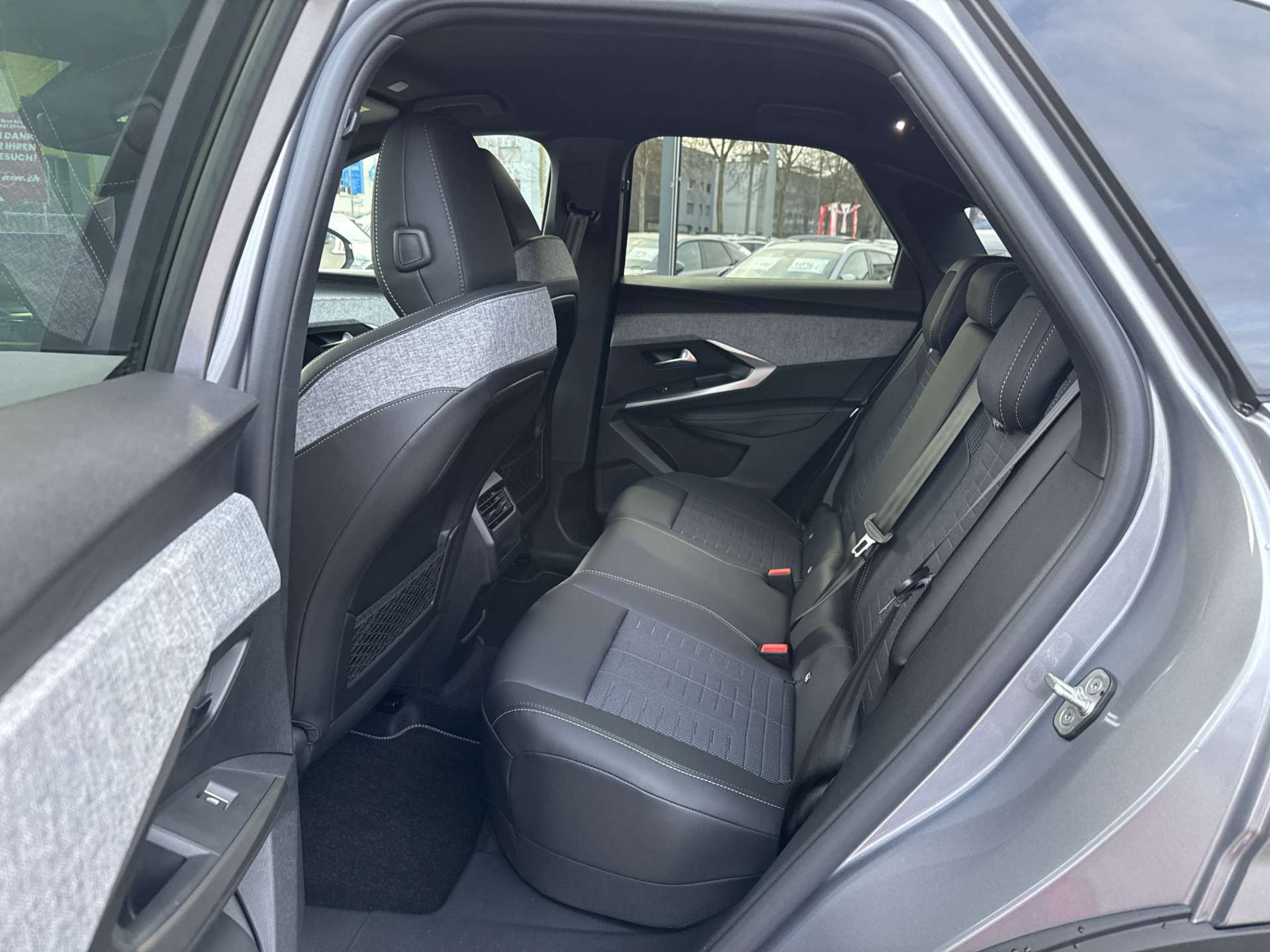 listing desktop thumbnail image 6