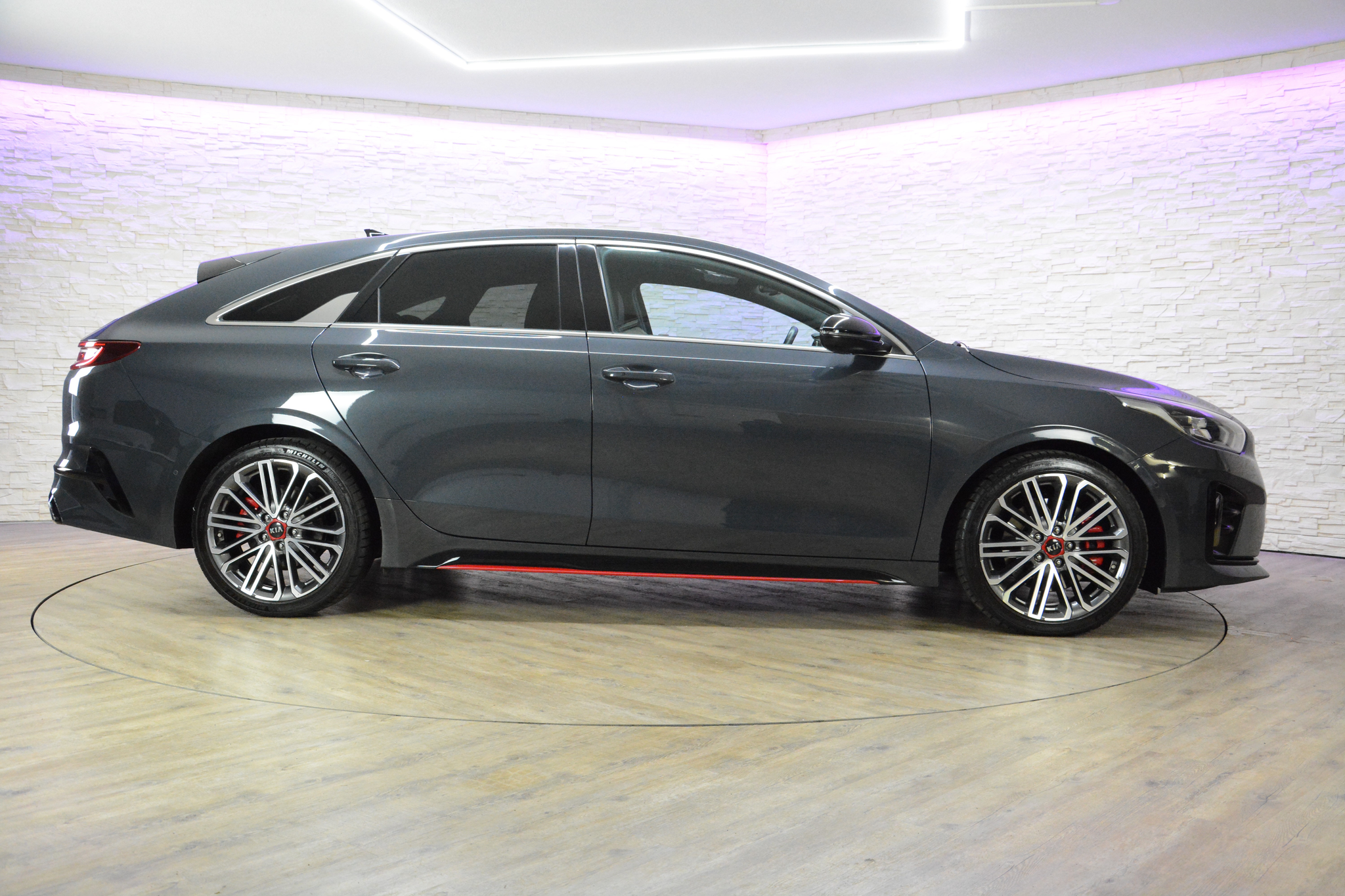 listing desktop thumbnail image 3