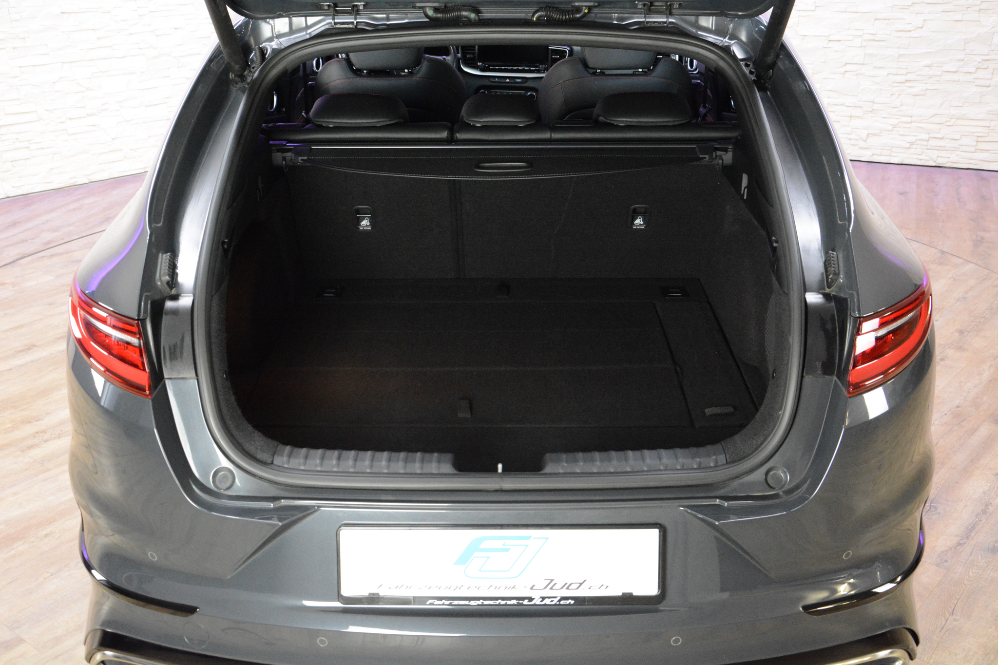 listing desktop thumbnail image 21