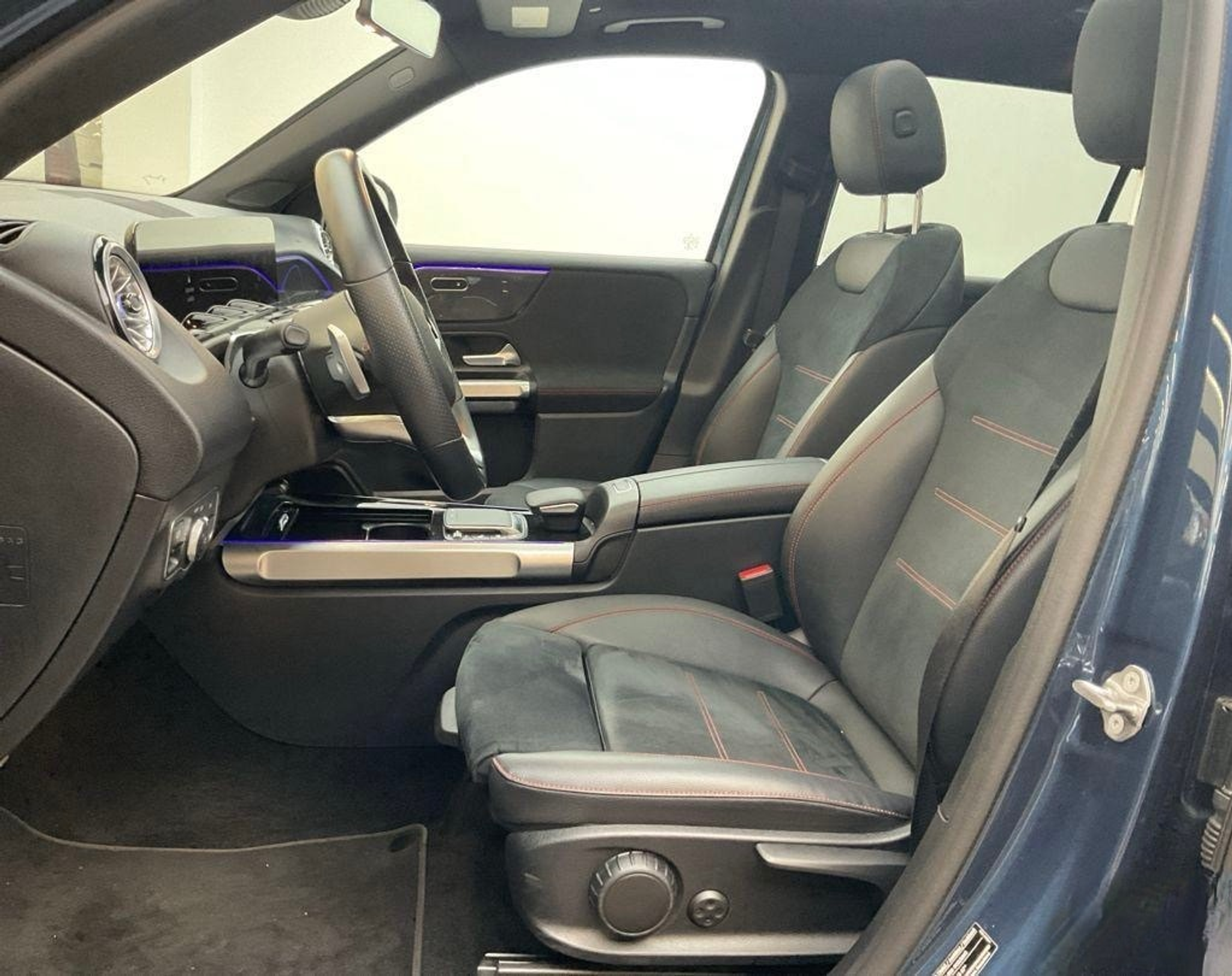 listing desktop thumbnail image 3