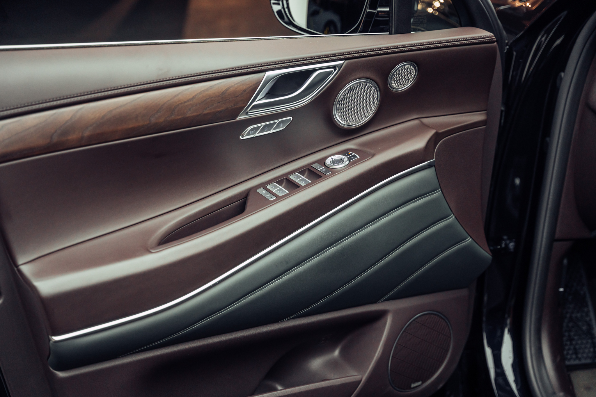 listing desktop thumbnail image 11