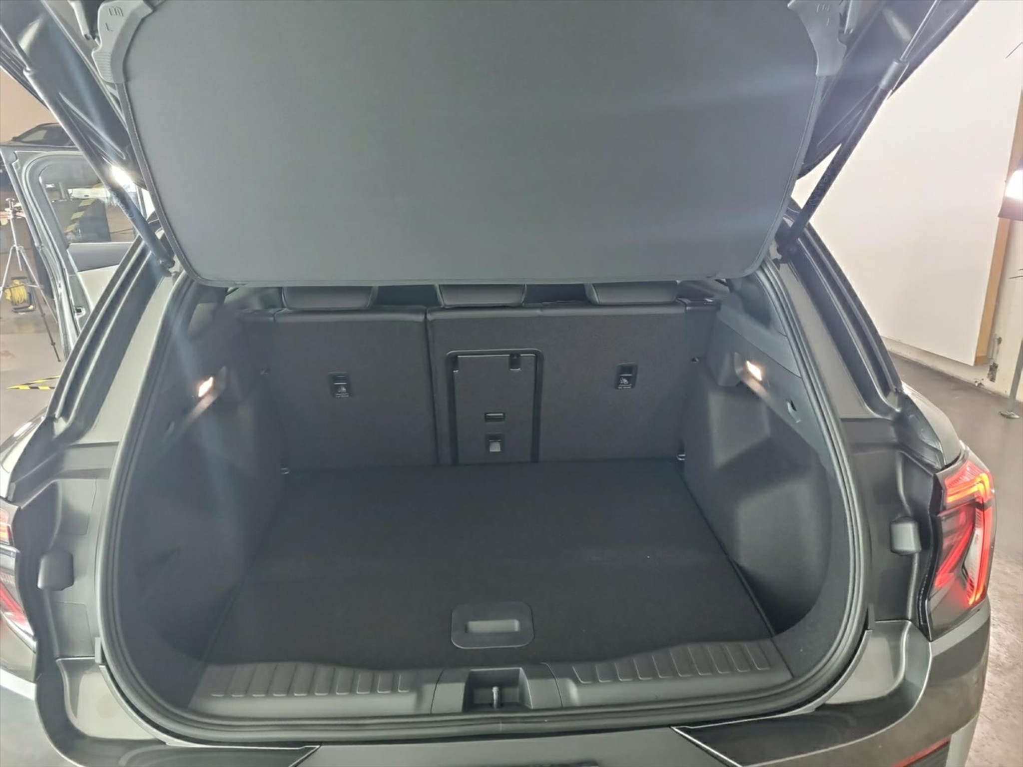 listing desktop thumbnail image 8