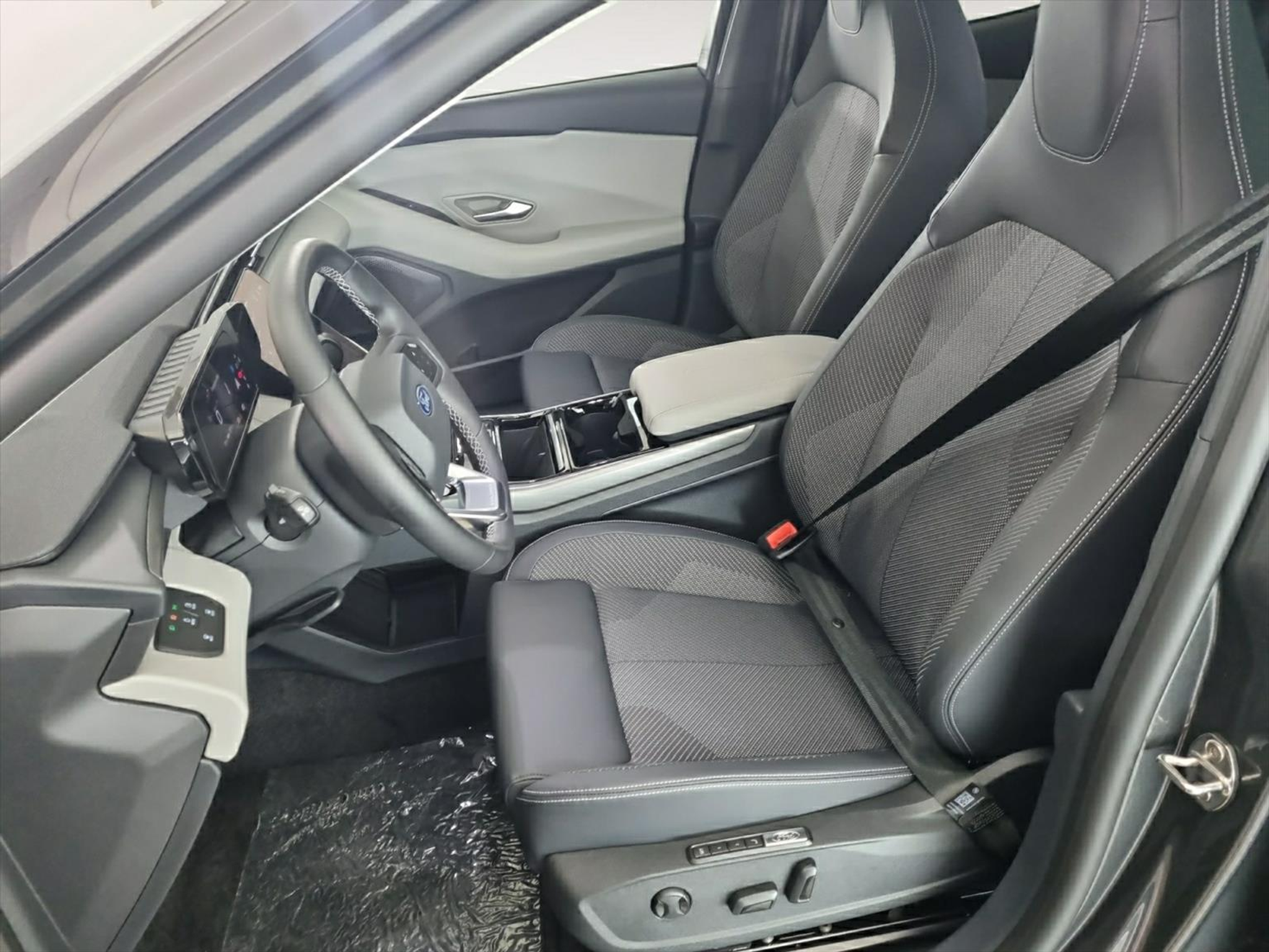 listing desktop thumbnail image 4