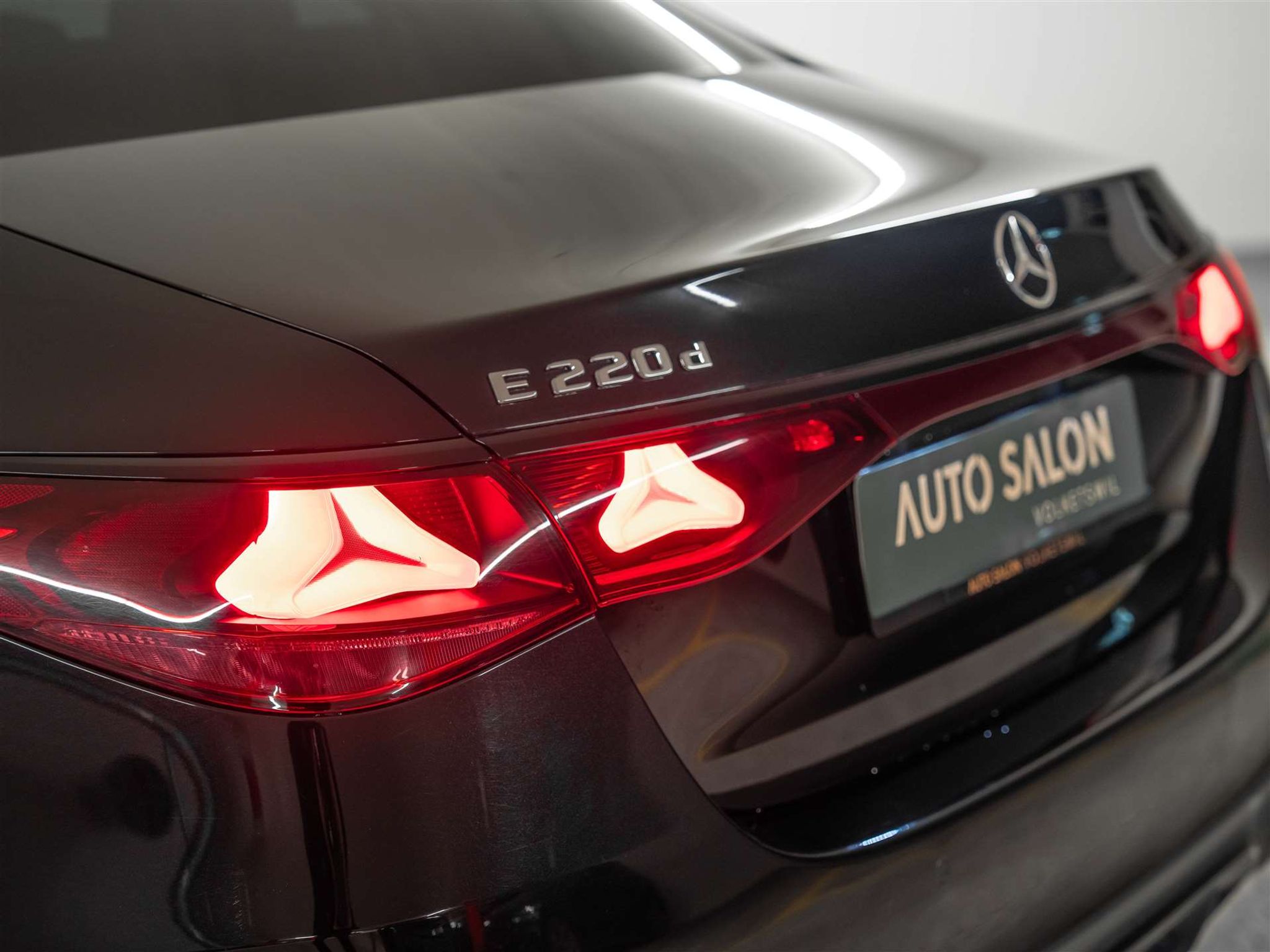 listing desktop thumbnail image 16