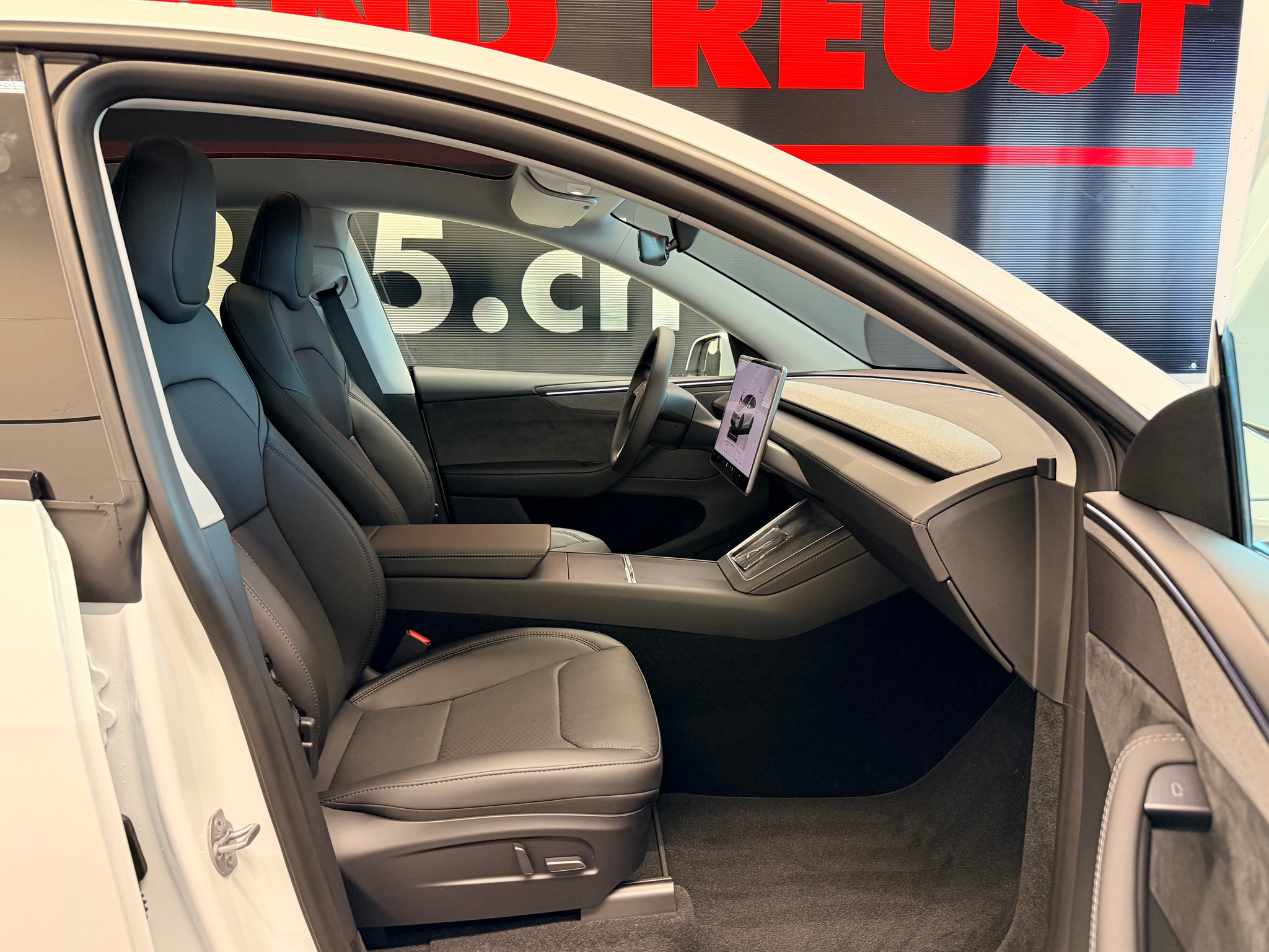 listing desktop thumbnail image 19