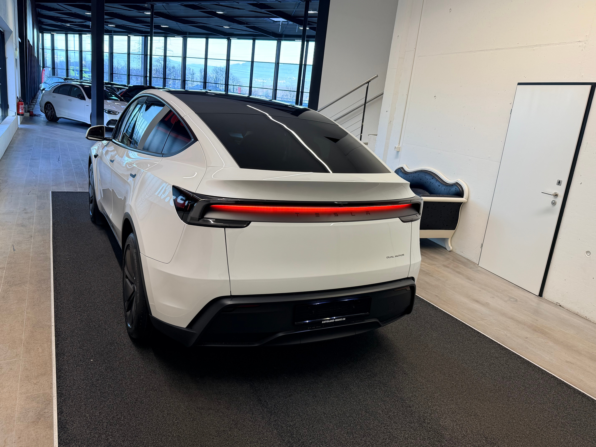 listing desktop thumbnail image 7