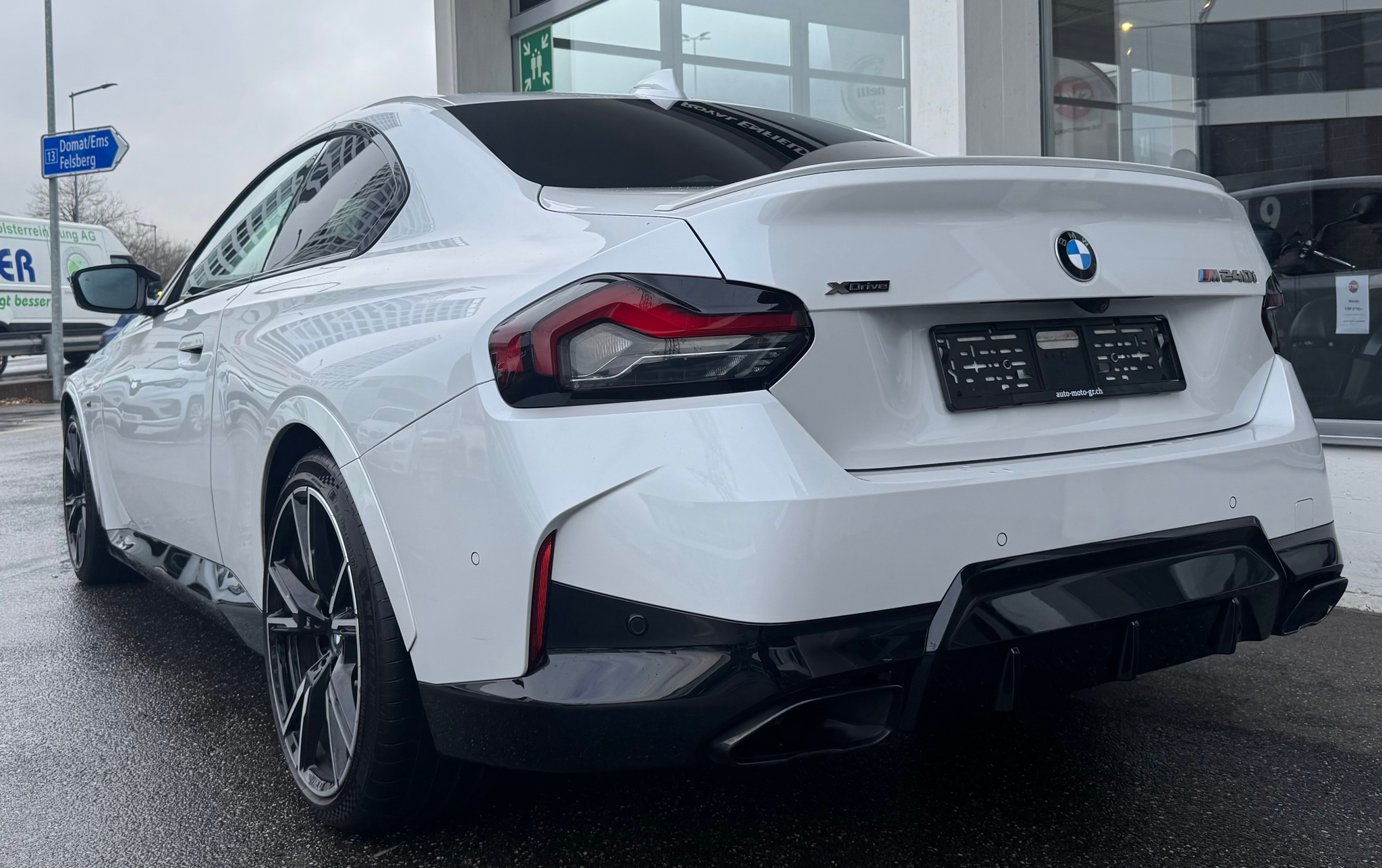 listing desktop thumbnail image 3