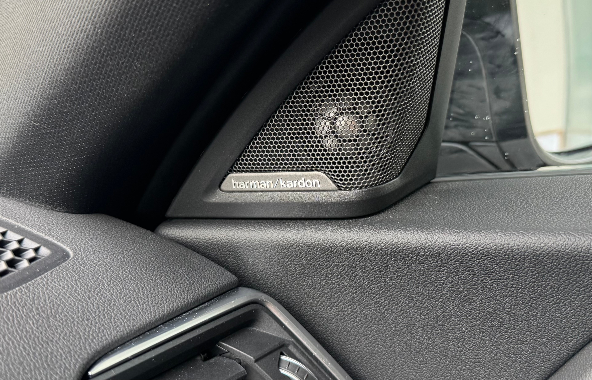 listing desktop thumbnail image 18