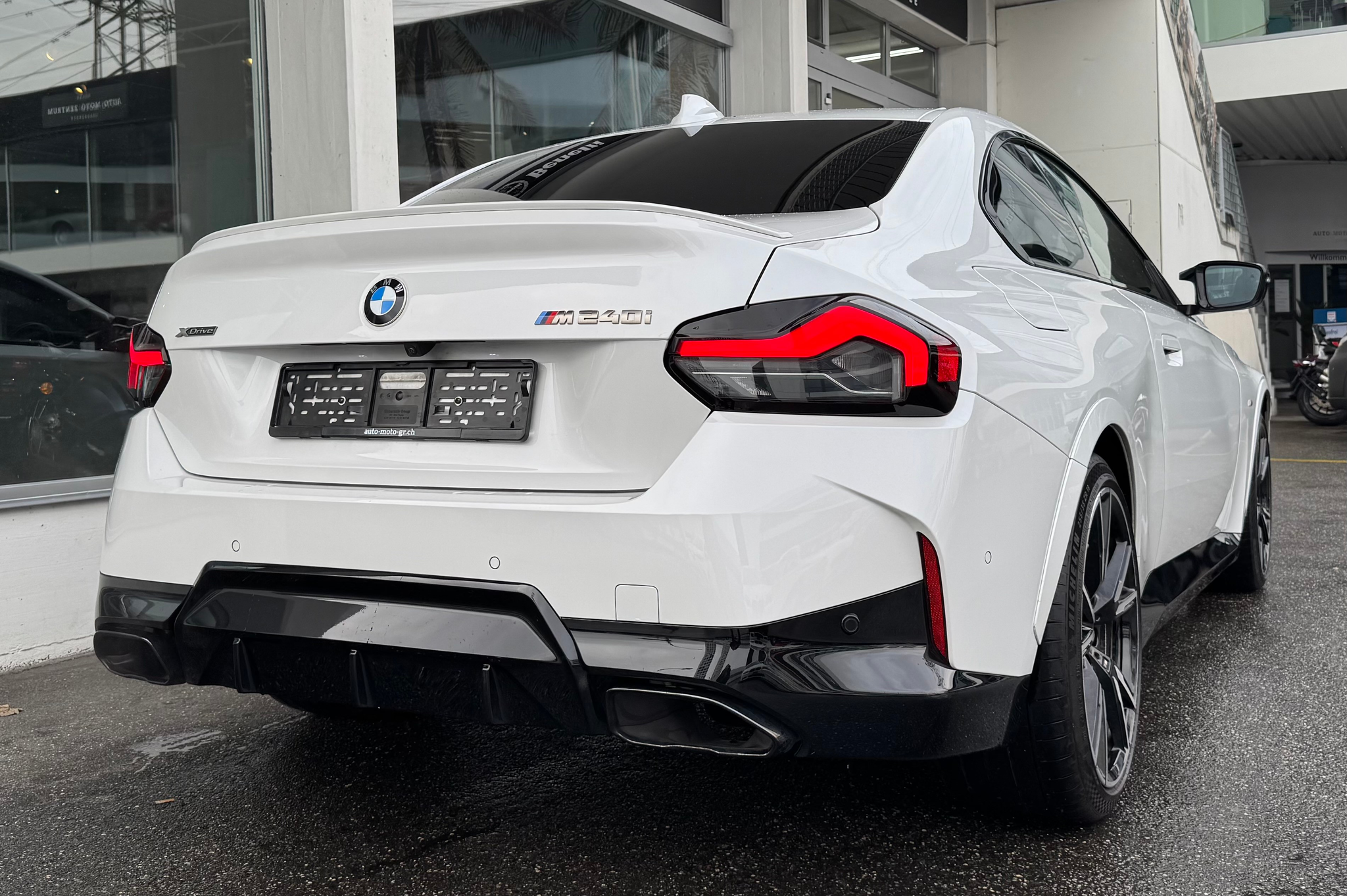 listing desktop thumbnail image 4