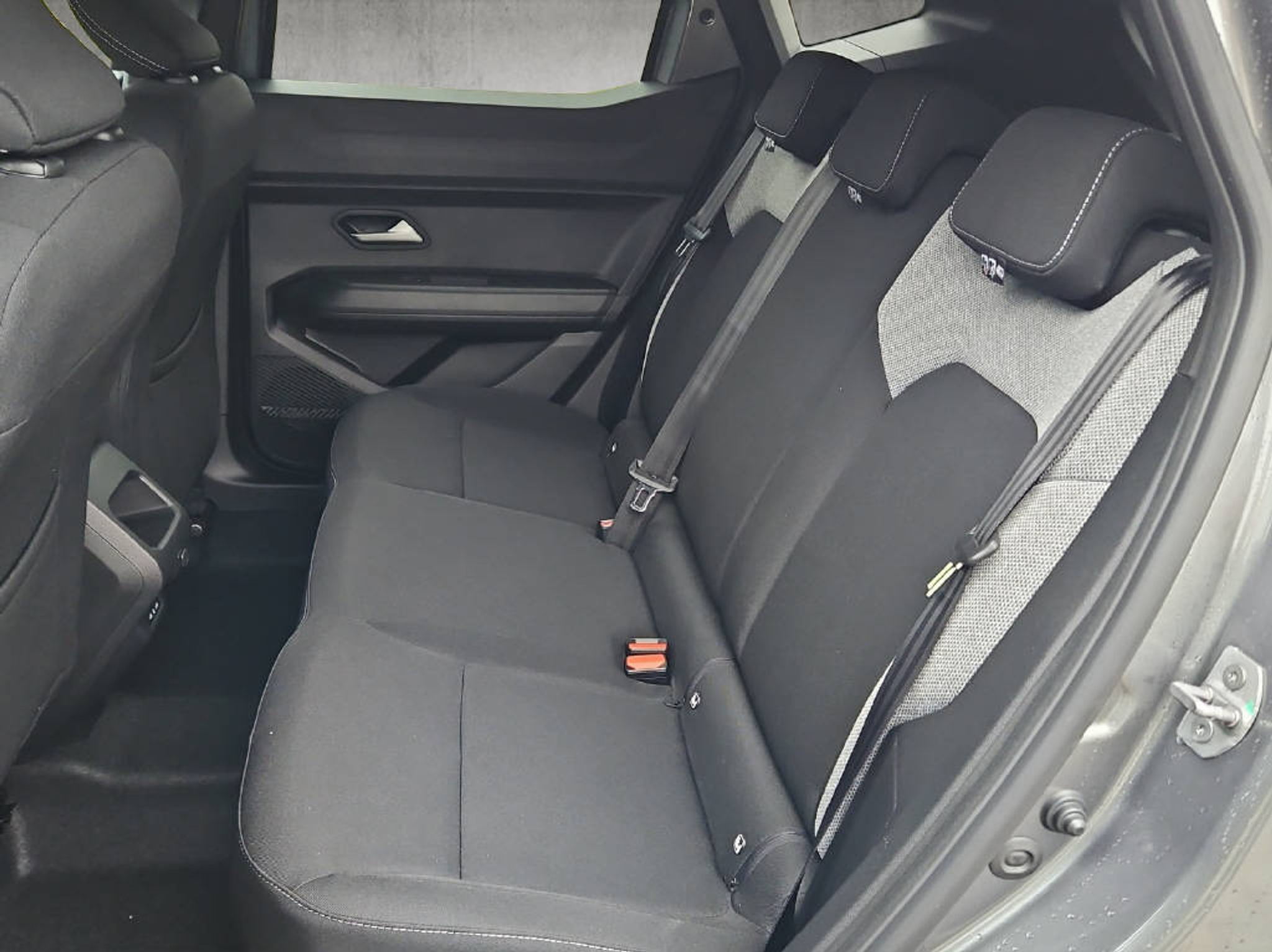 listing desktop thumbnail image 4