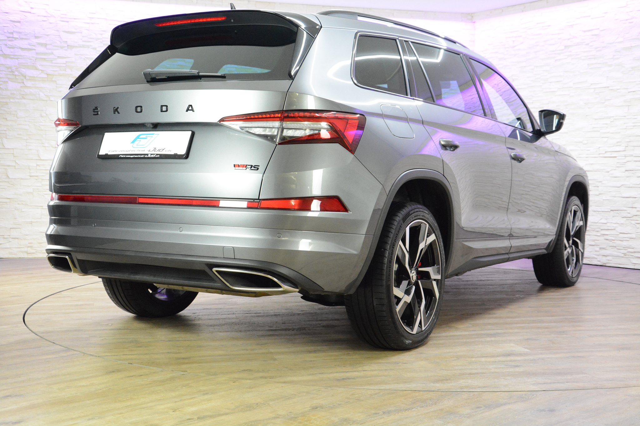 listing desktop thumbnail image 4