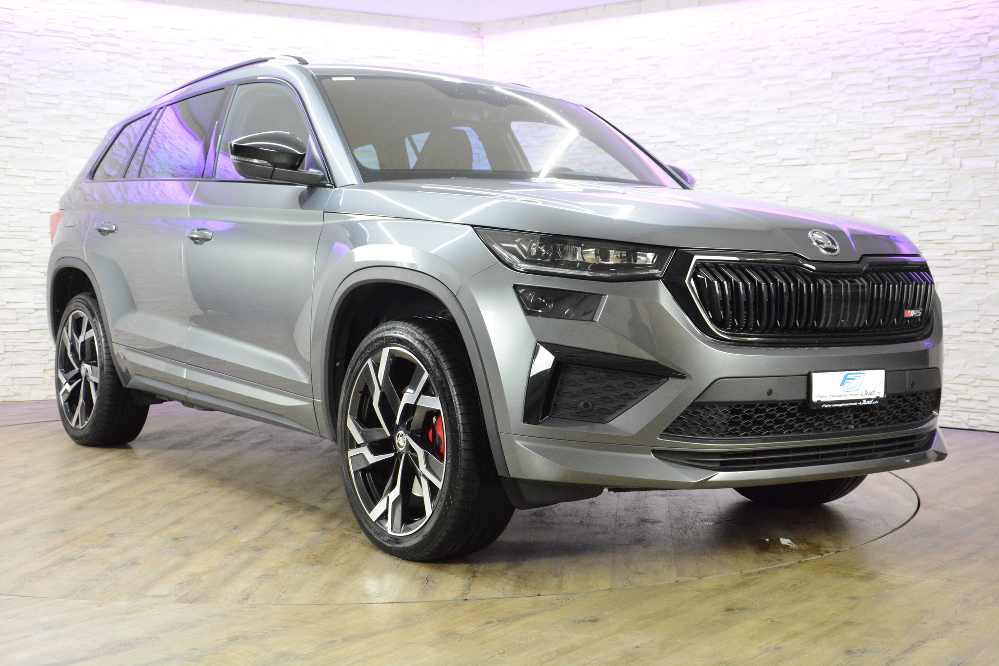 listing desktop thumbnail image 1