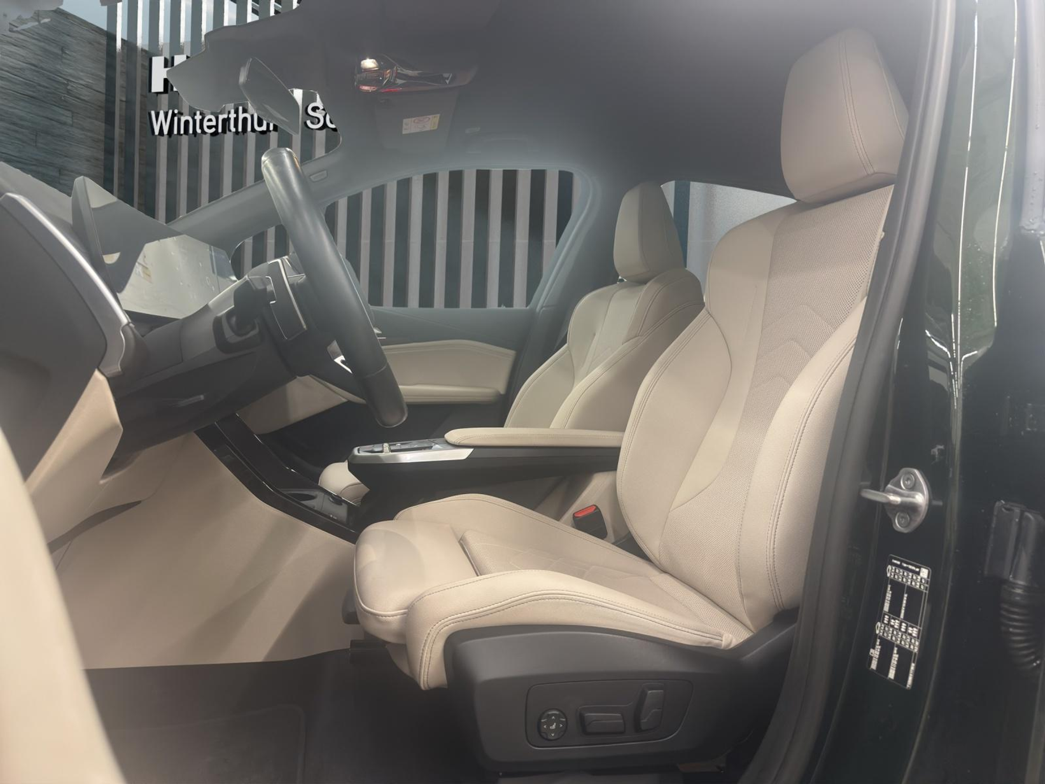 listing desktop thumbnail image 13