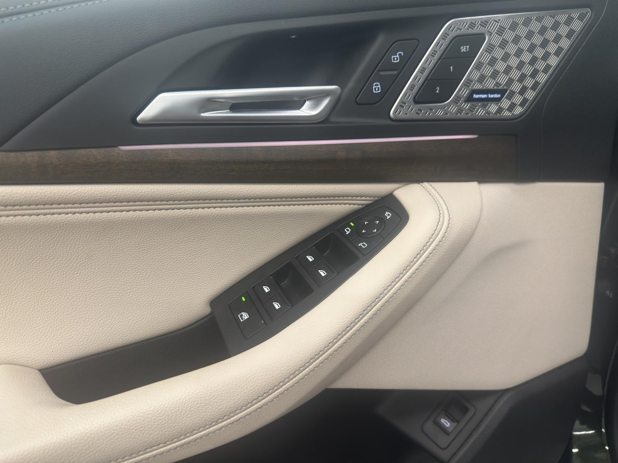 listing desktop thumbnail image 16