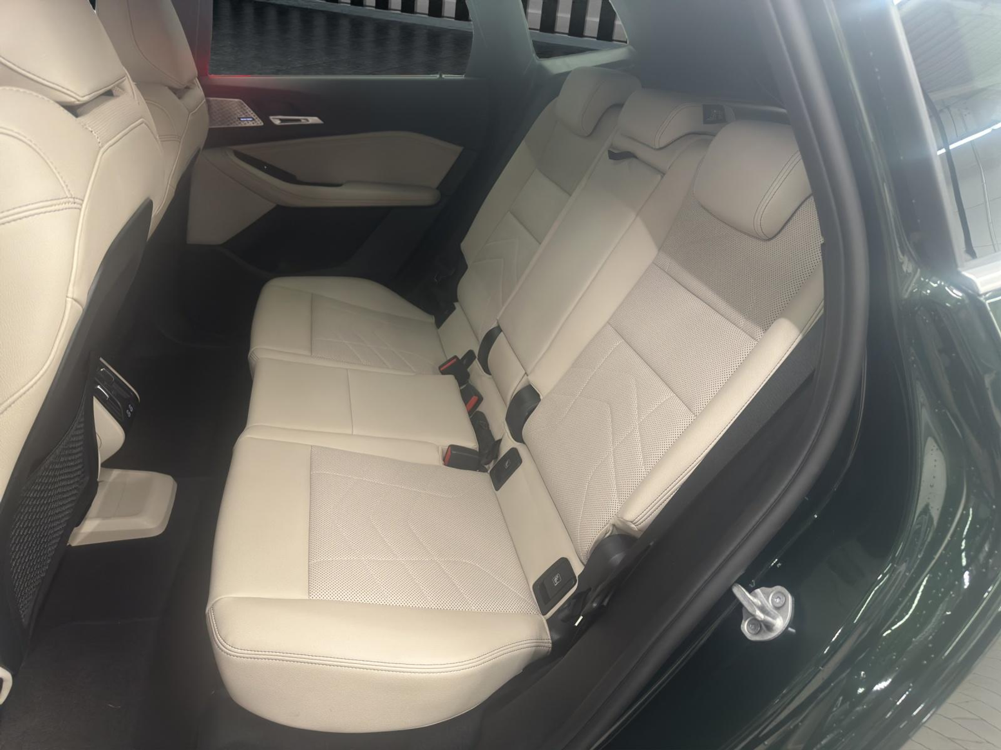 listing desktop thumbnail image 15