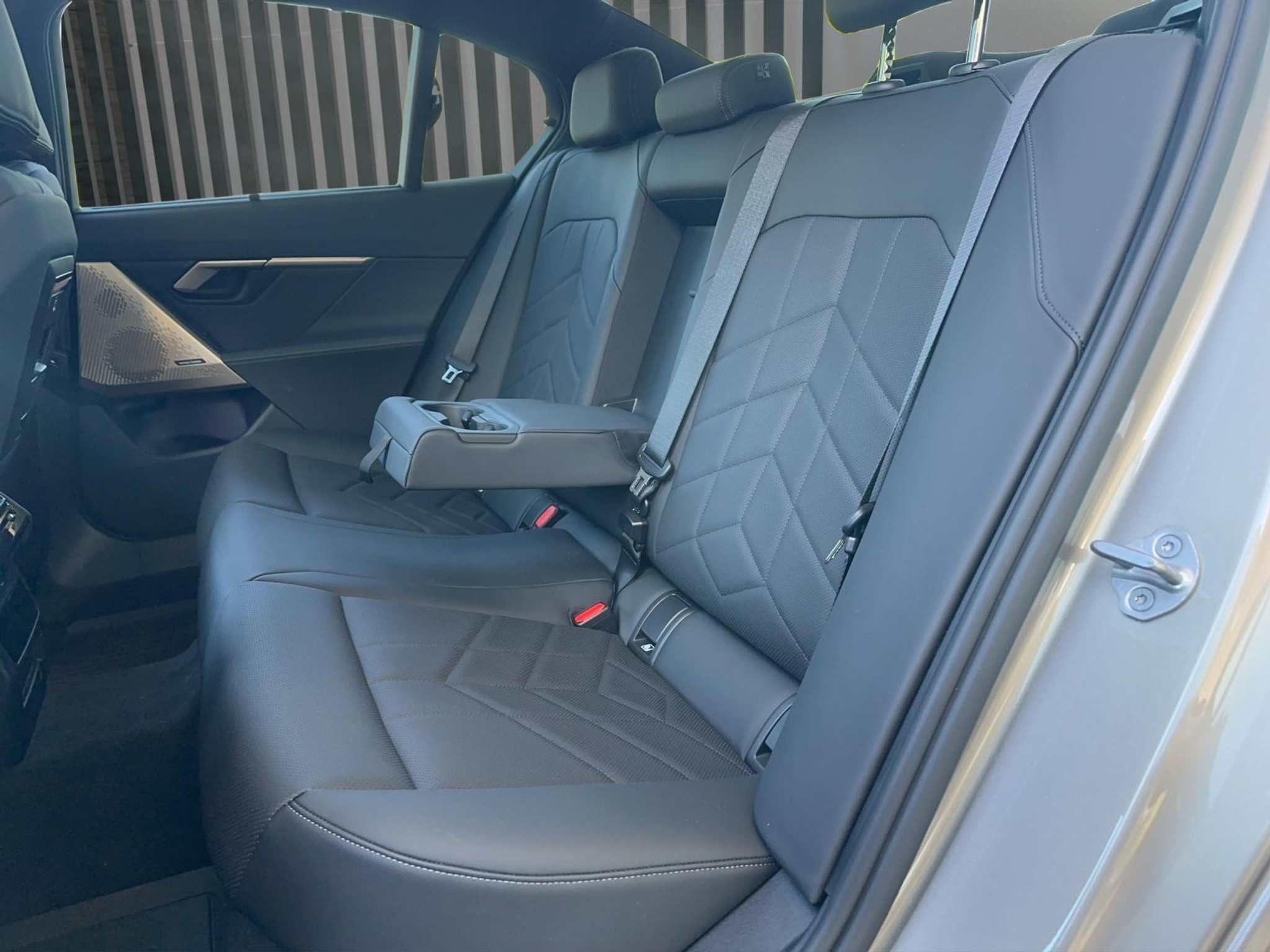 listing desktop thumbnail image 10