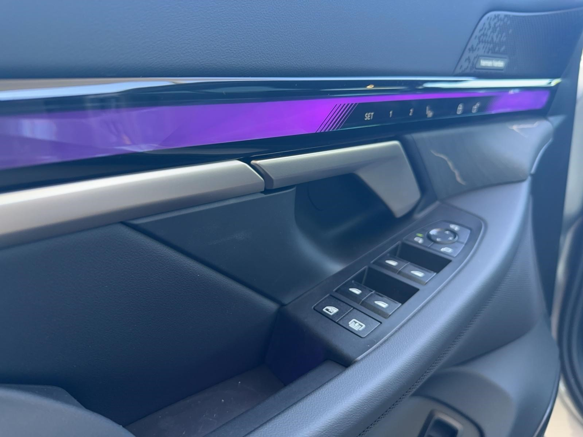 listing desktop thumbnail image 17