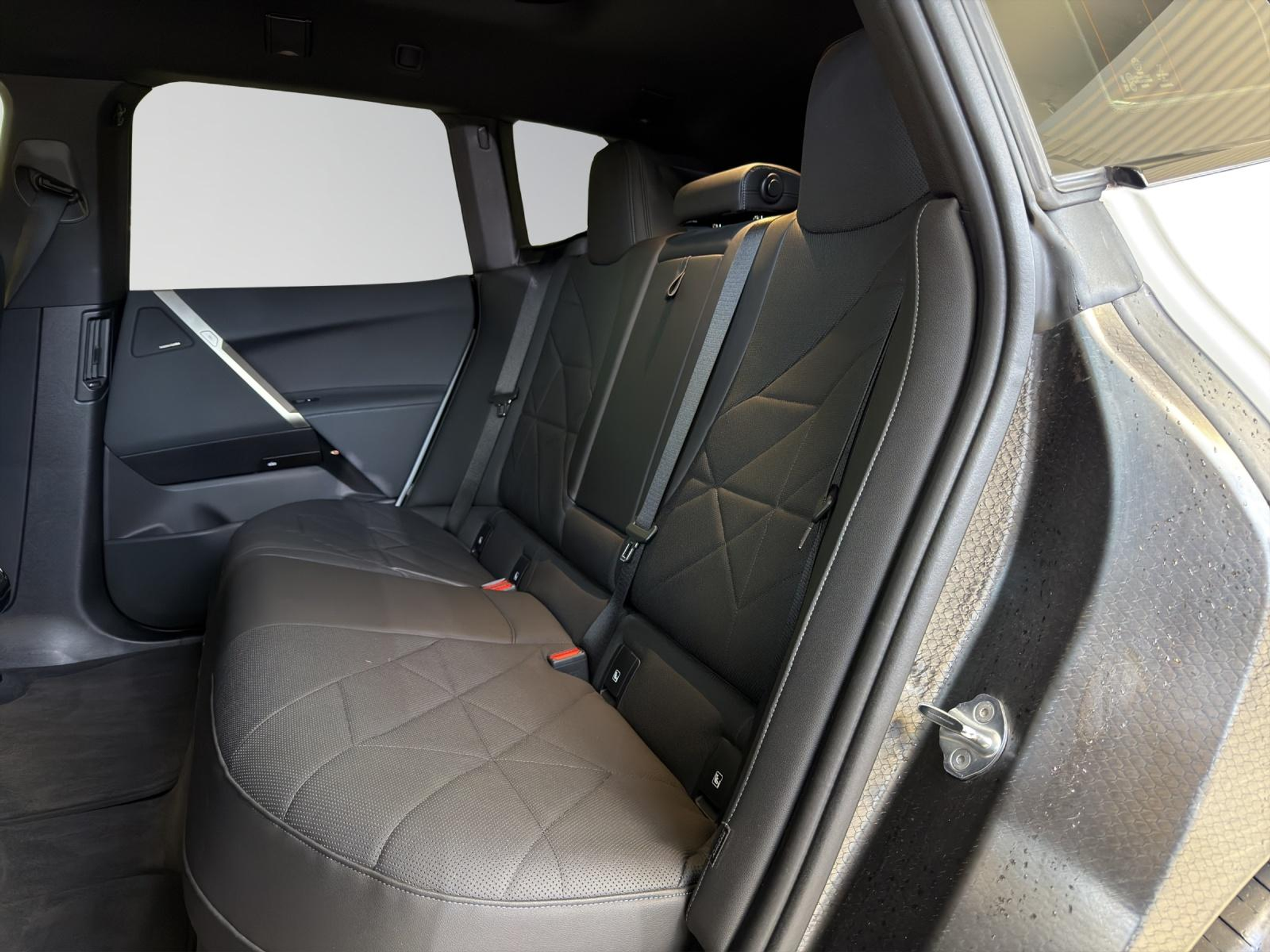 listing desktop thumbnail image 14