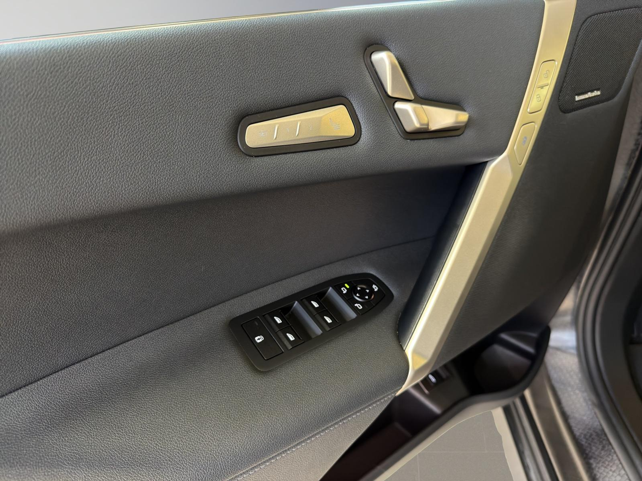 listing desktop thumbnail image 13