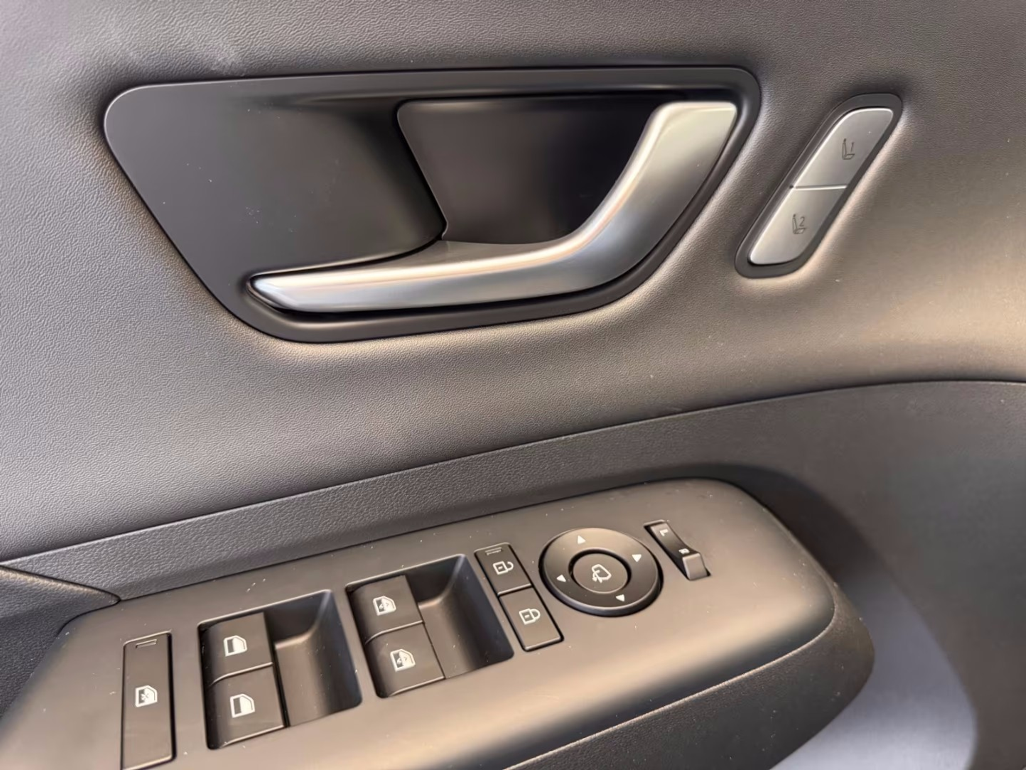 listing desktop thumbnail image 8