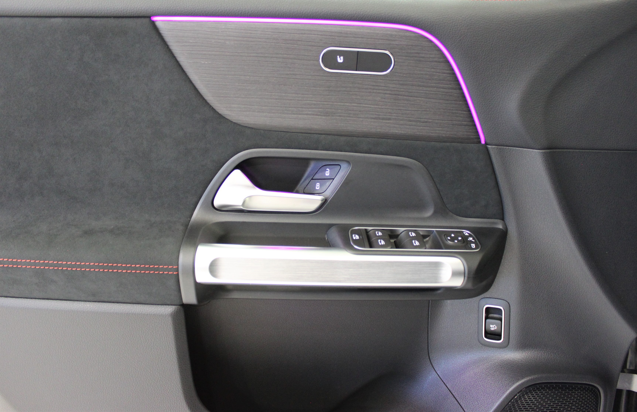 listing desktop thumbnail image 18