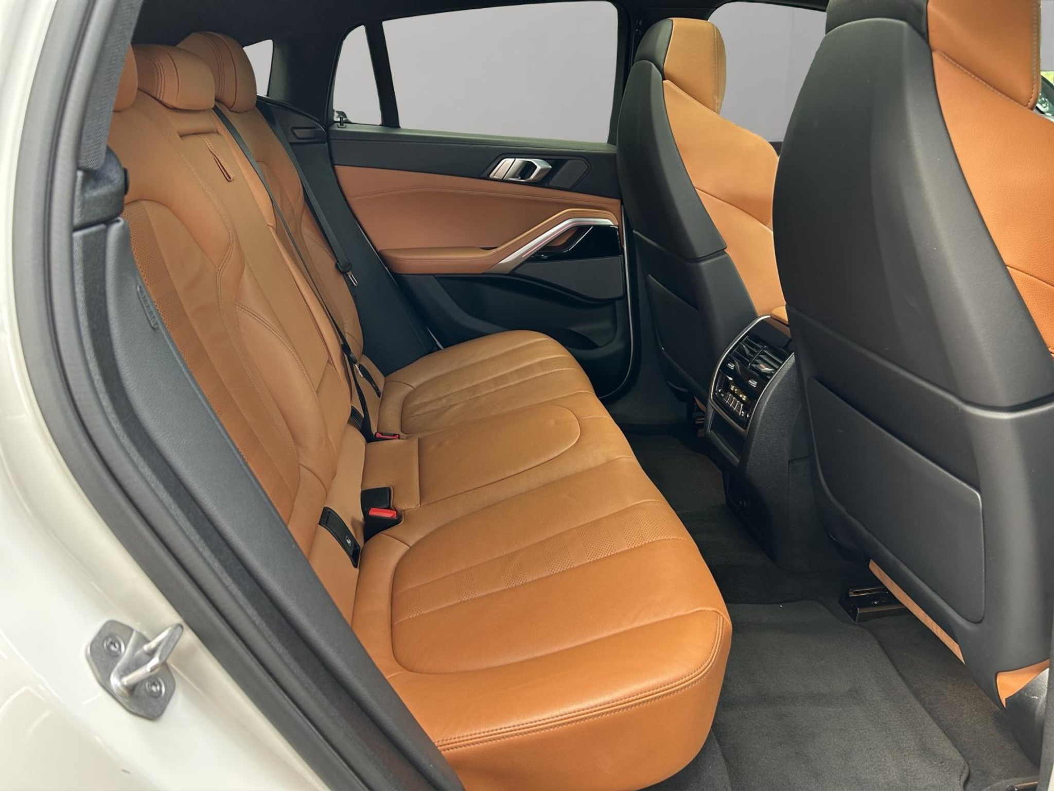 listing desktop thumbnail image 11