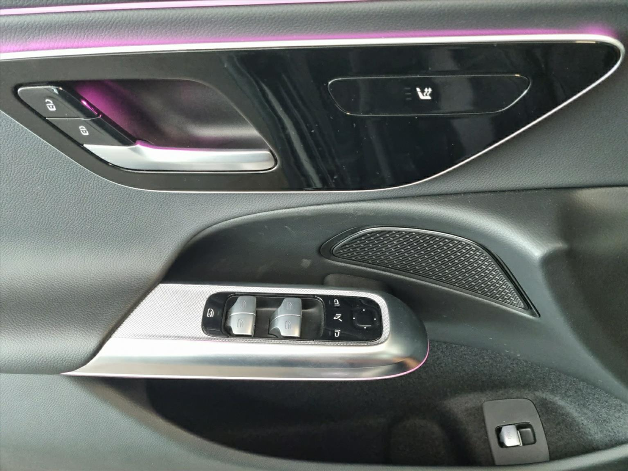 listing desktop thumbnail image 10