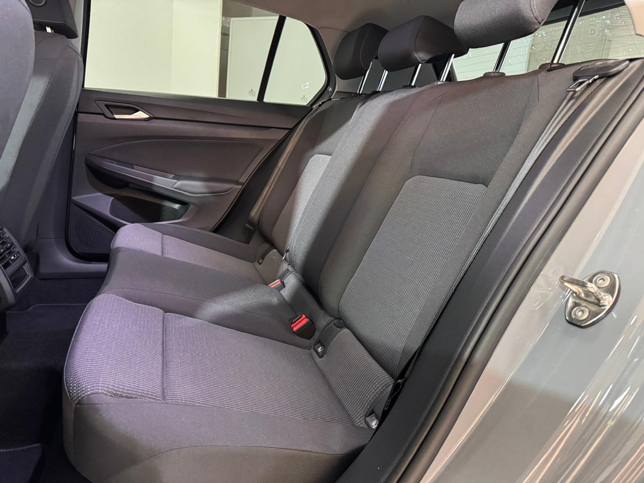 listing desktop thumbnail image 9