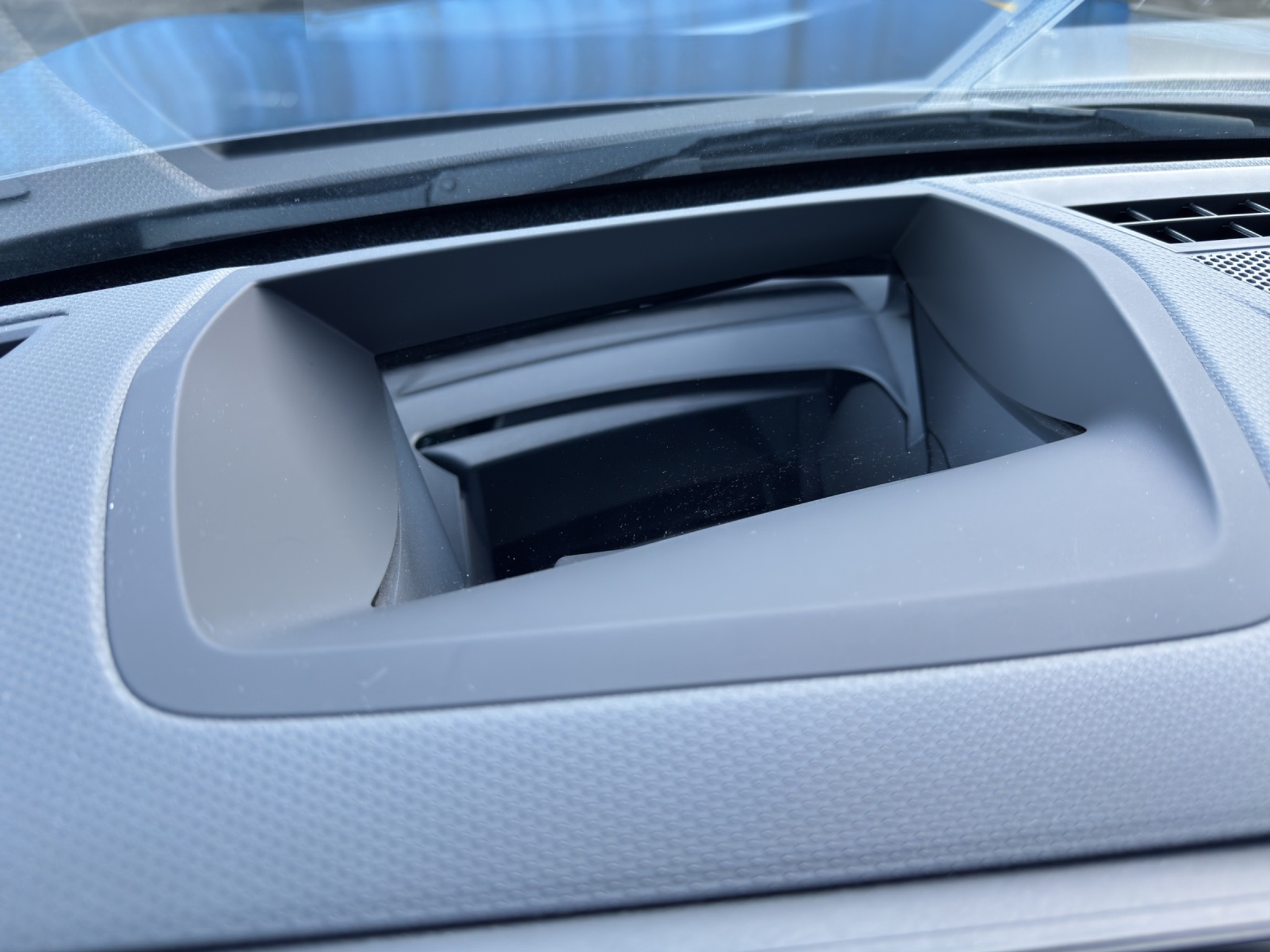 listing desktop thumbnail image 2