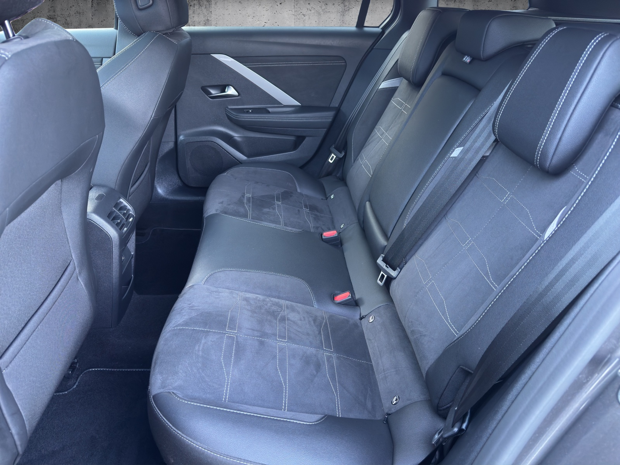 listing desktop thumbnail image 25